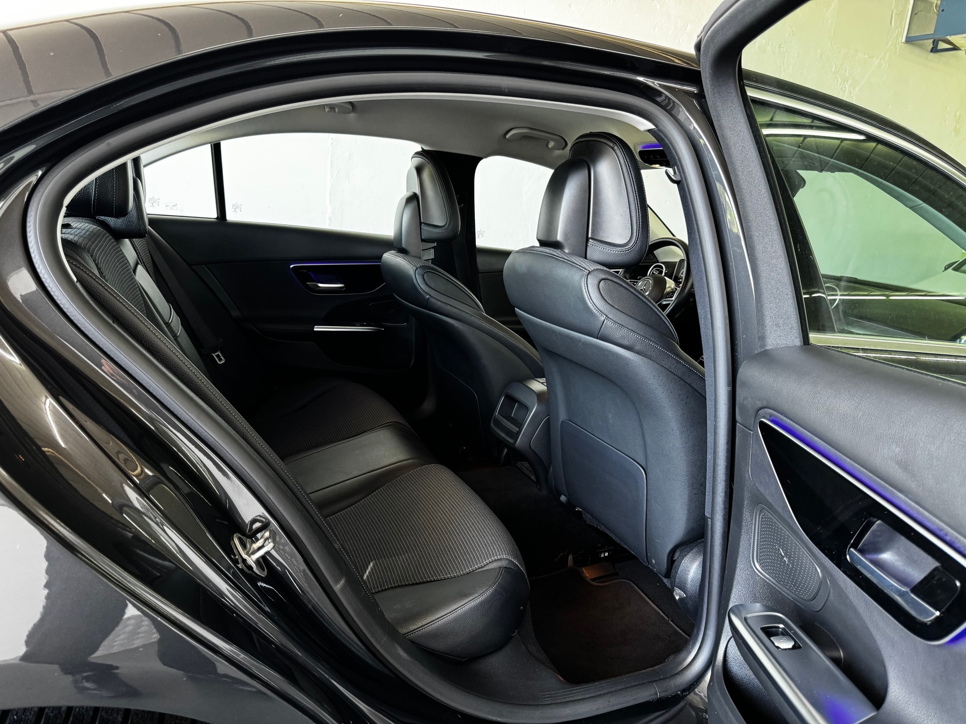 MERCEDES-BENZ C 180 Avantgarde-image-23