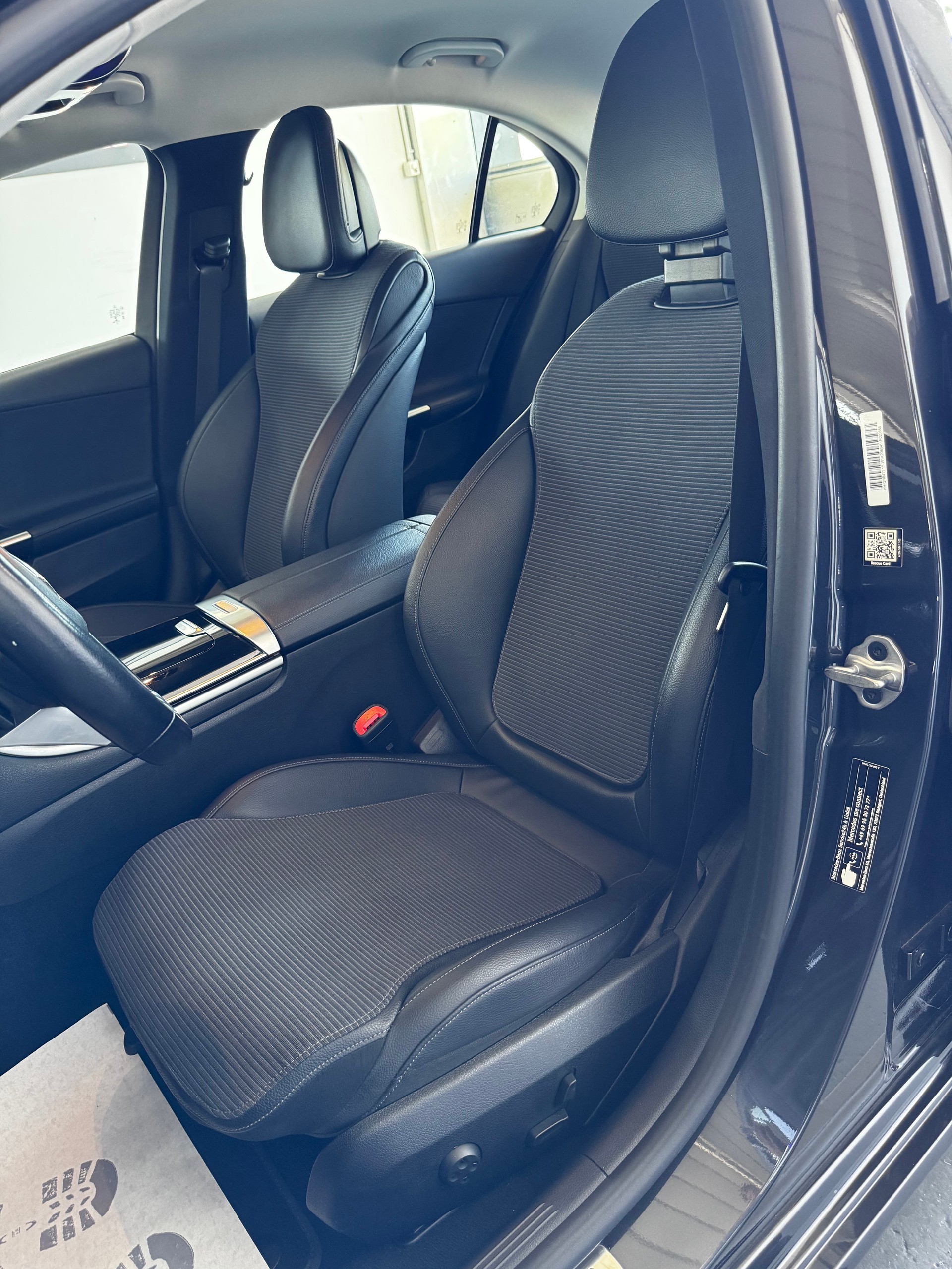 MERCEDES-BENZ C 180 Avantgarde-image-14