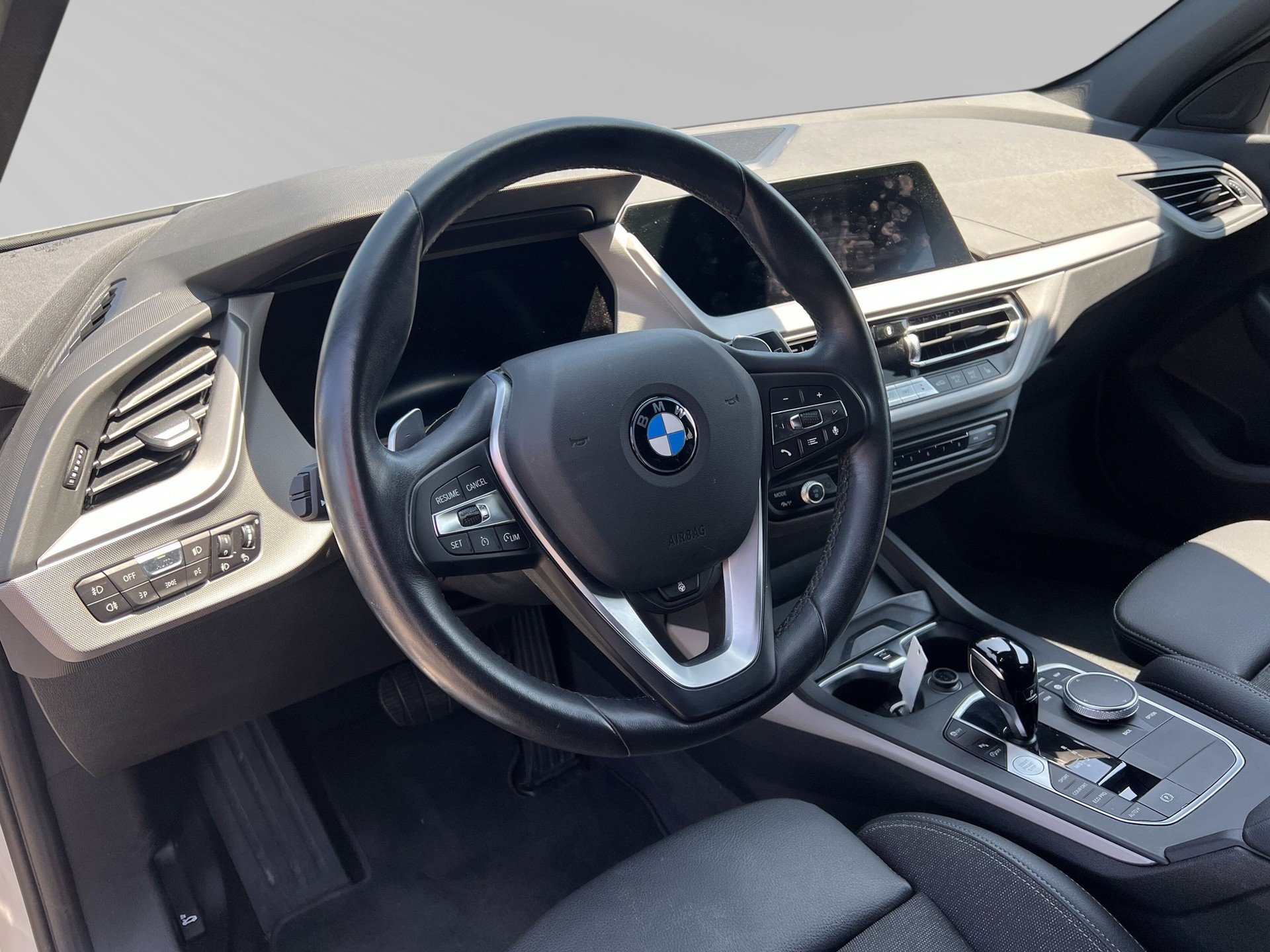 BMW 118d Steptronic-showroom-element-3