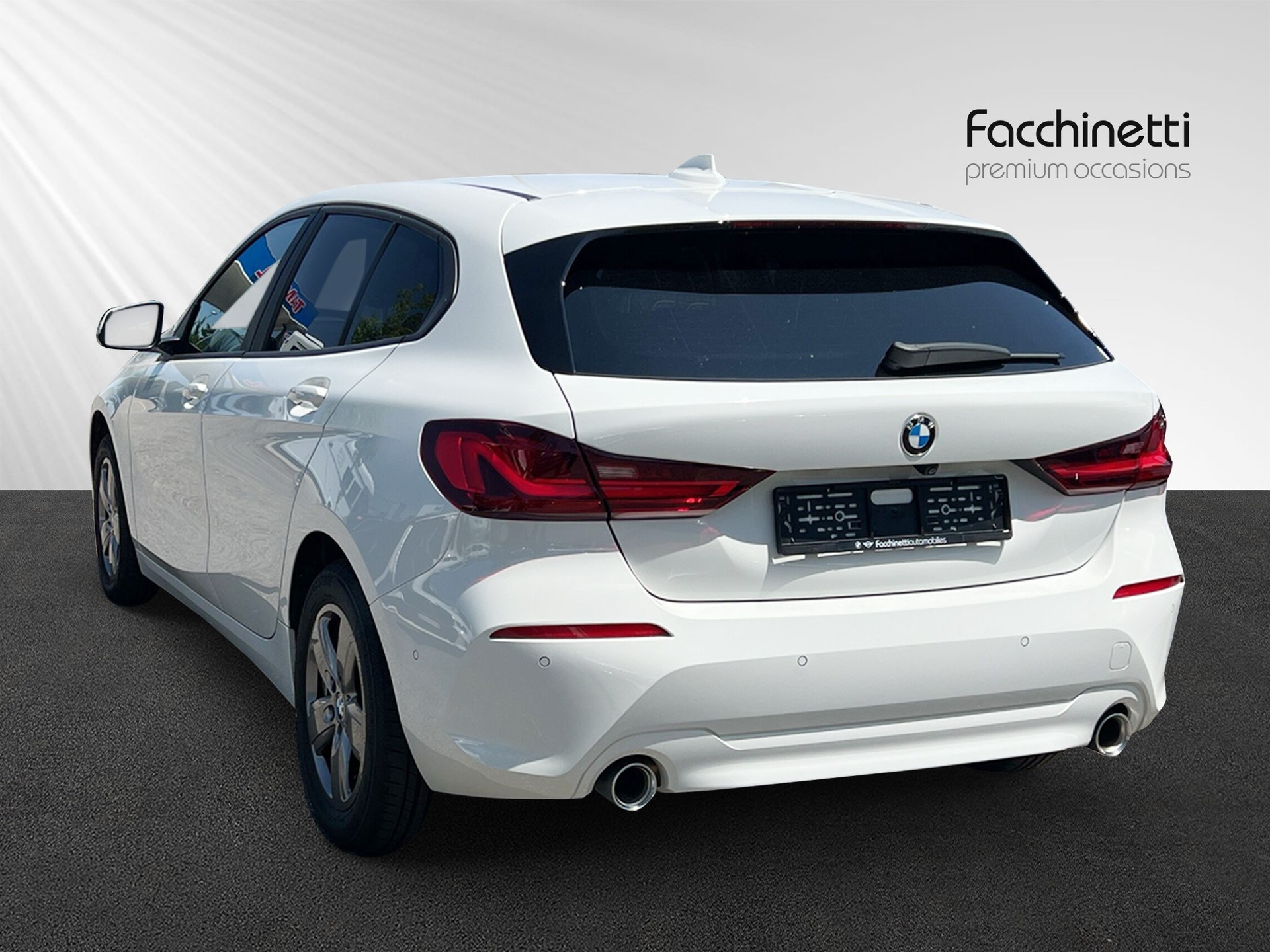 BMW 118d Steptronic-showroom-element-2