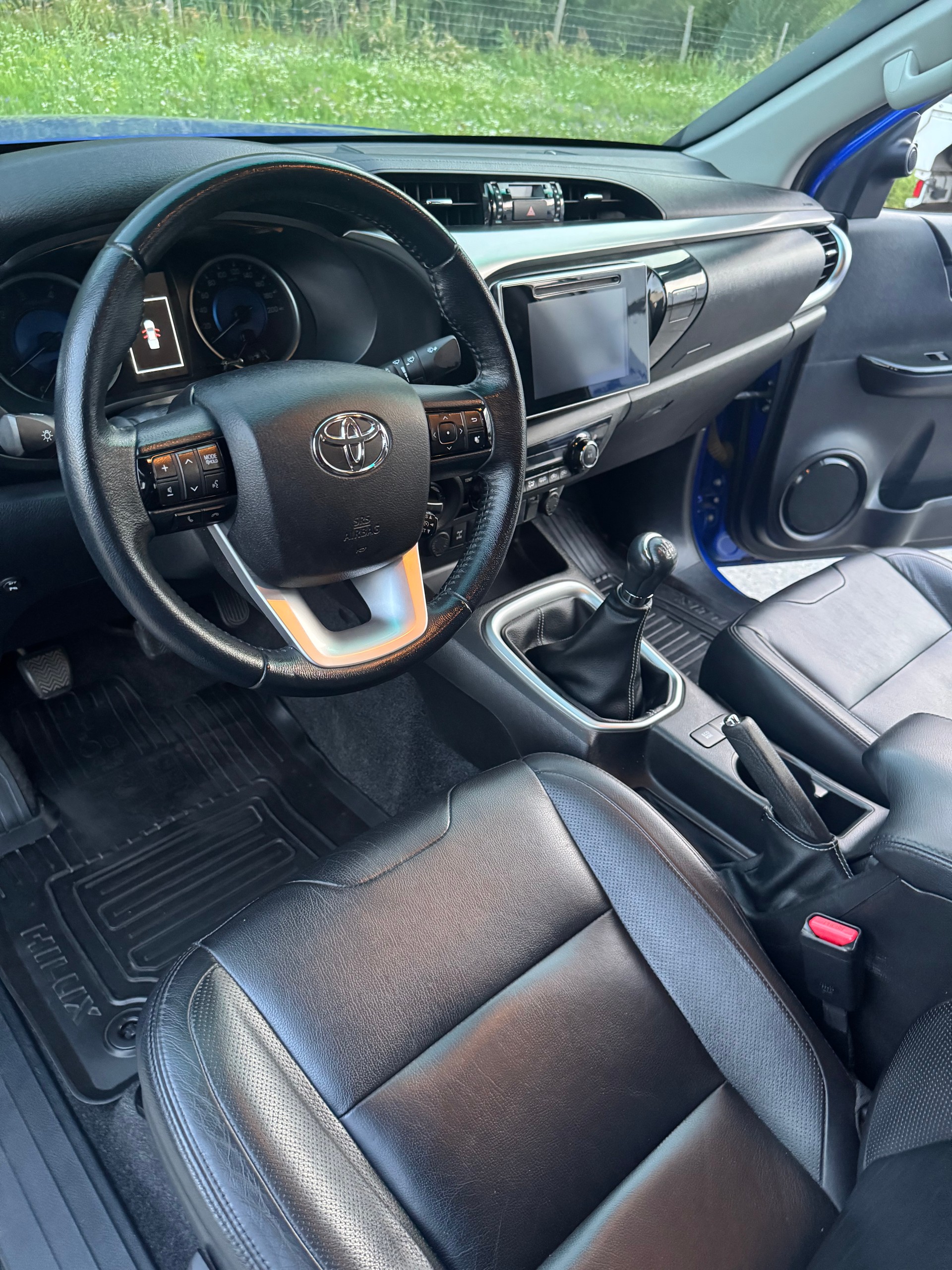 TOYOTA HI-LUX-image-13