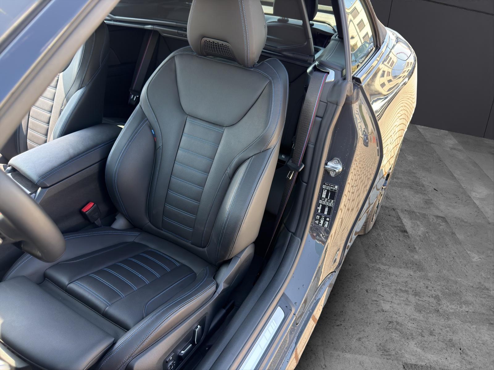 BMW M440i xDrive Cabrio-image-15