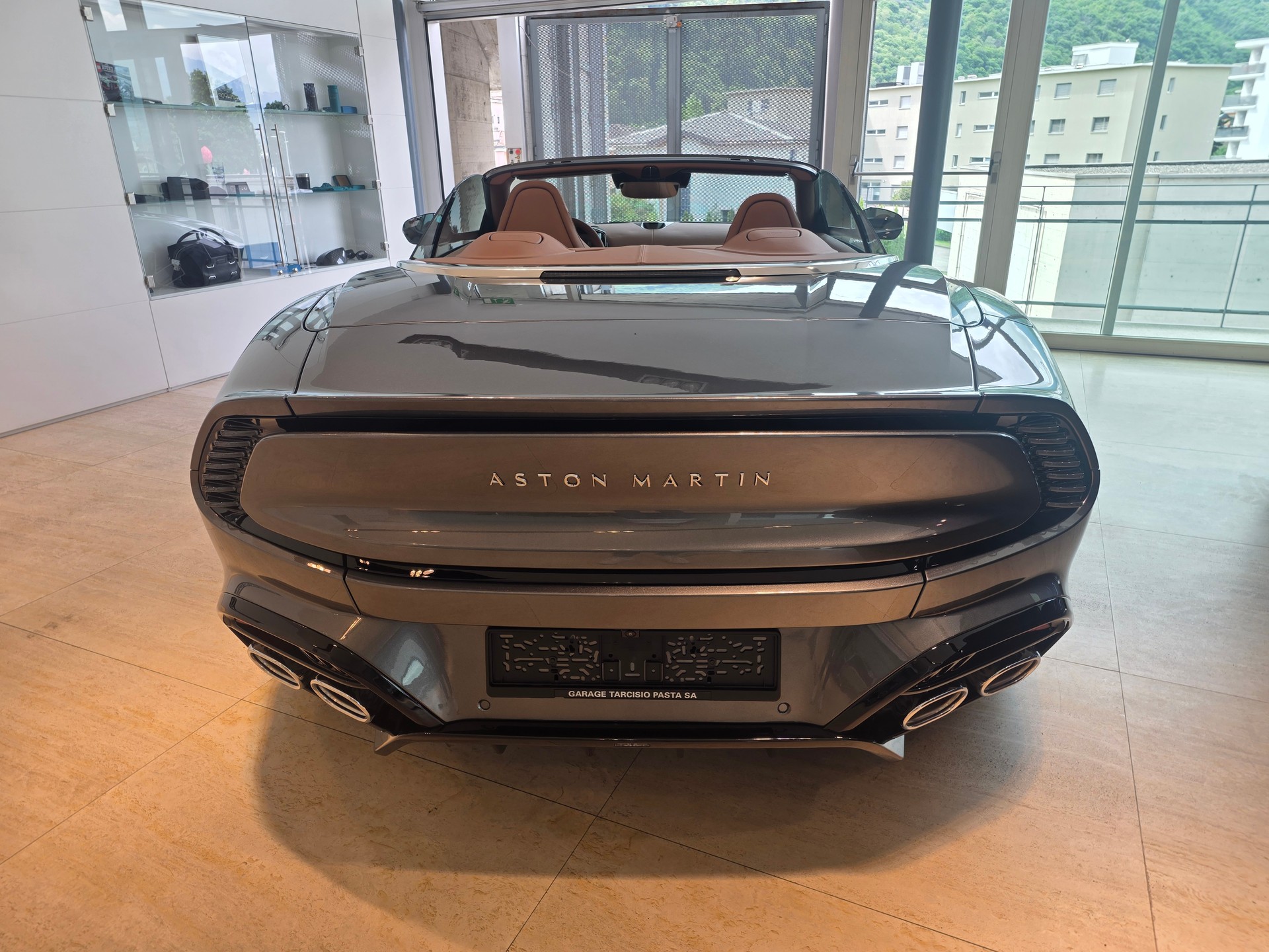 ASTON MARTIN V12 Vanquish Volante 835cv-image-6