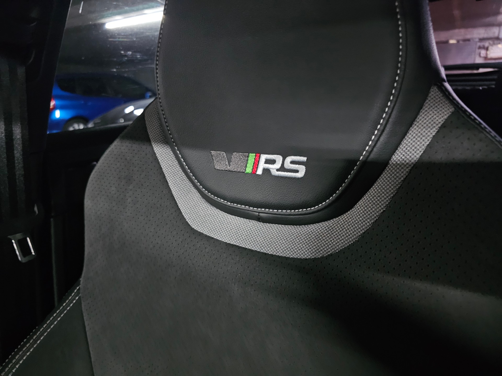 SKODA Octavia Combi 2.0 TSI RS-image-12