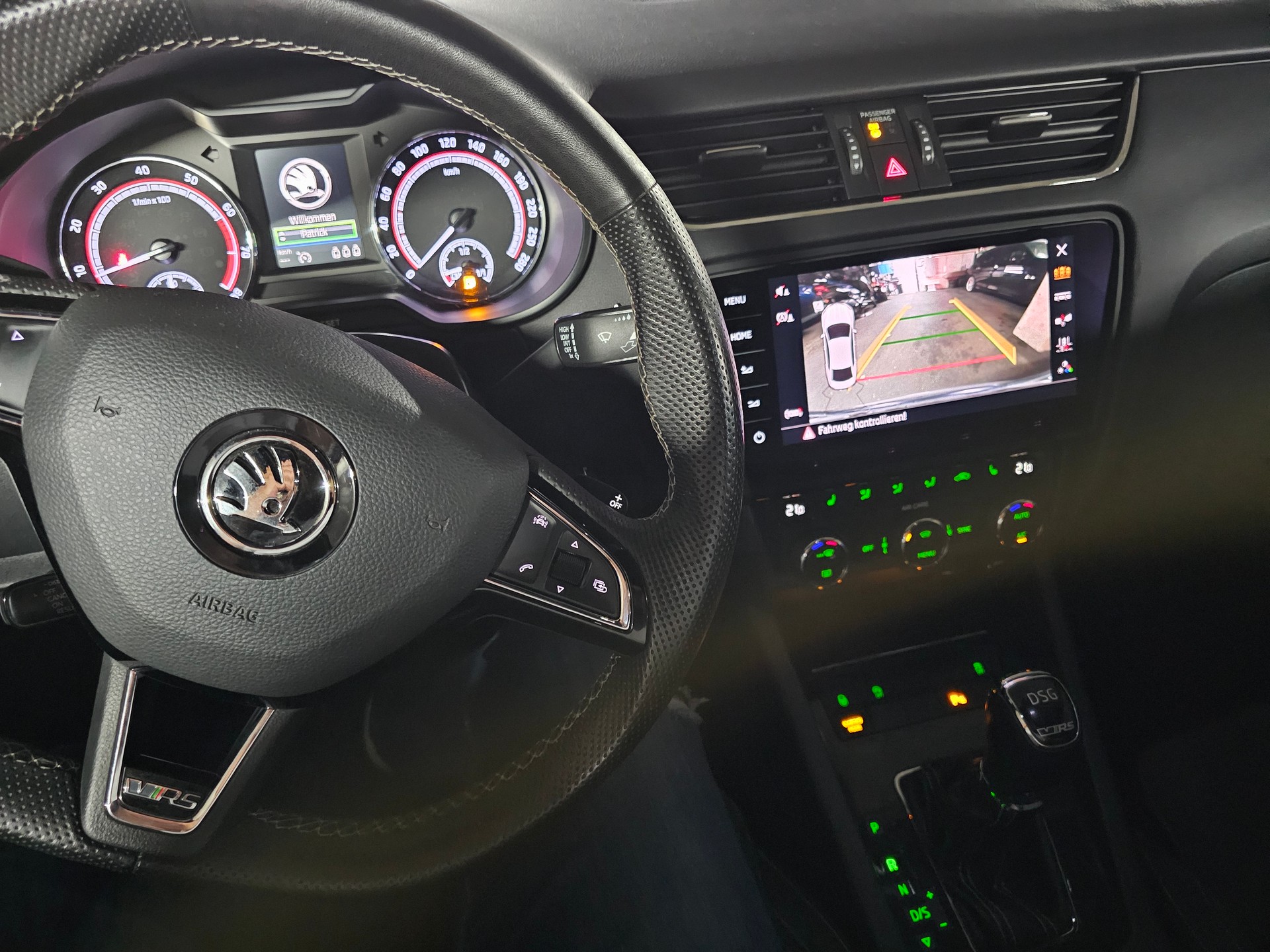 SKODA Octavia Combi 2.0 TSI RS-image-11