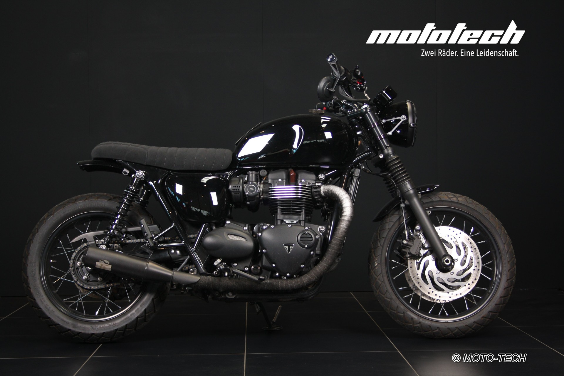 TRIUMPH Bonneville T120 Jekill & Hide-showroom-element-1