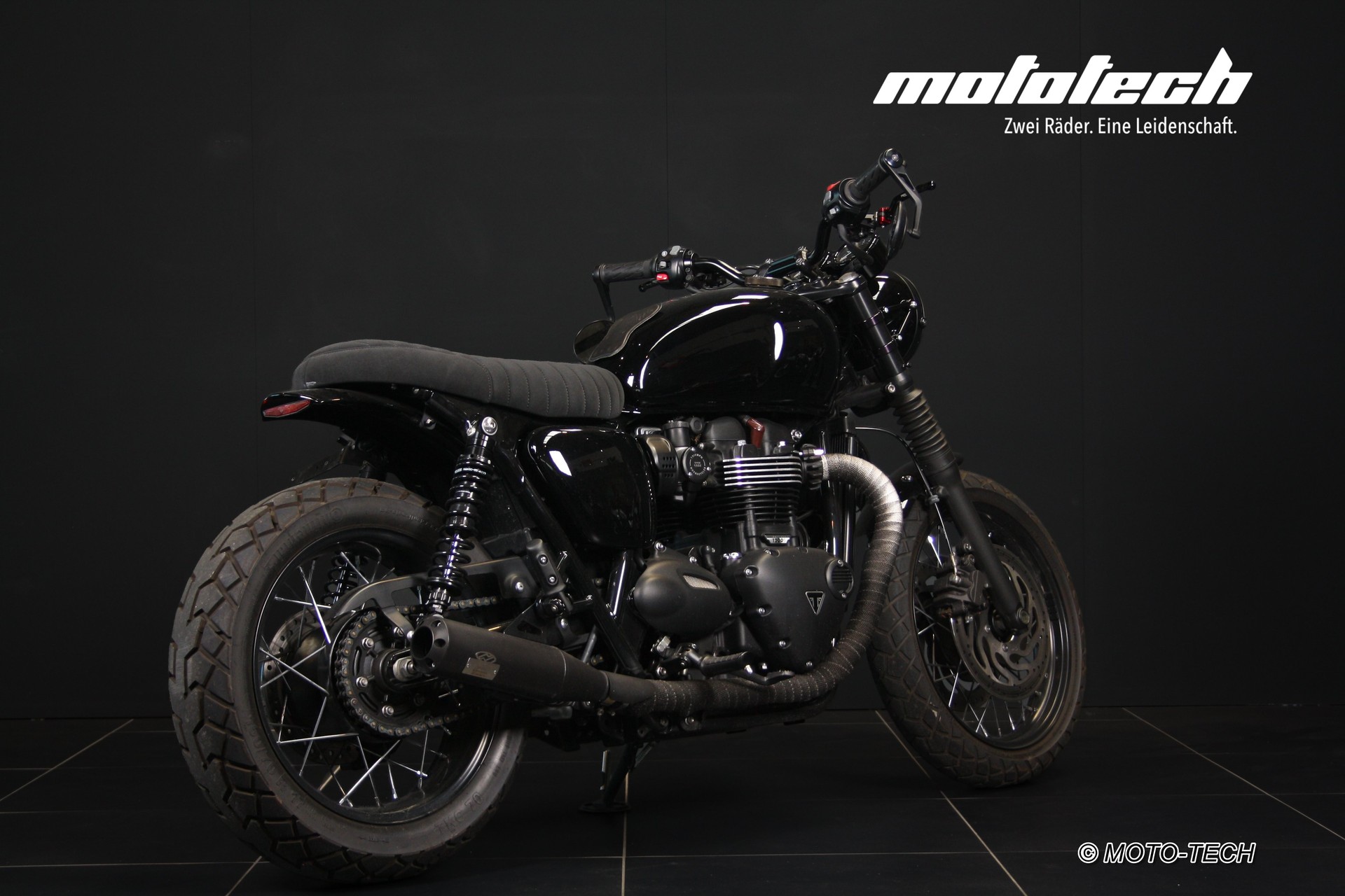 TRIUMPH Bonneville T120 Jekill & Hide-showroom-element-2