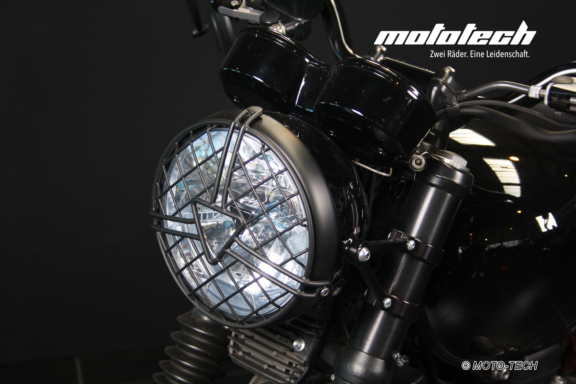 TRIUMPH Bonneville T120 Jekill & Hide-image-8