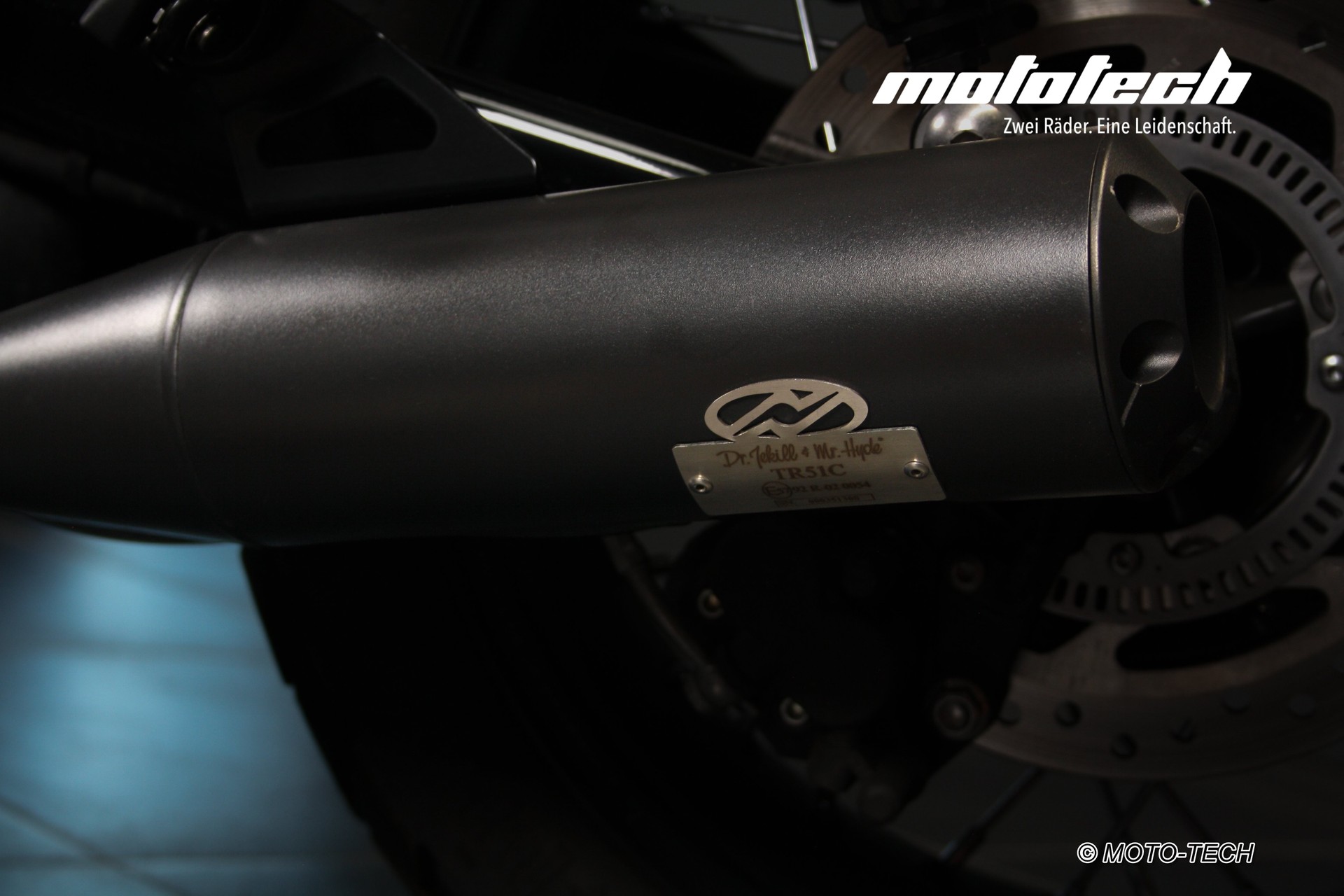TRIUMPH Bonneville T120 Jekill & Hide-image-7