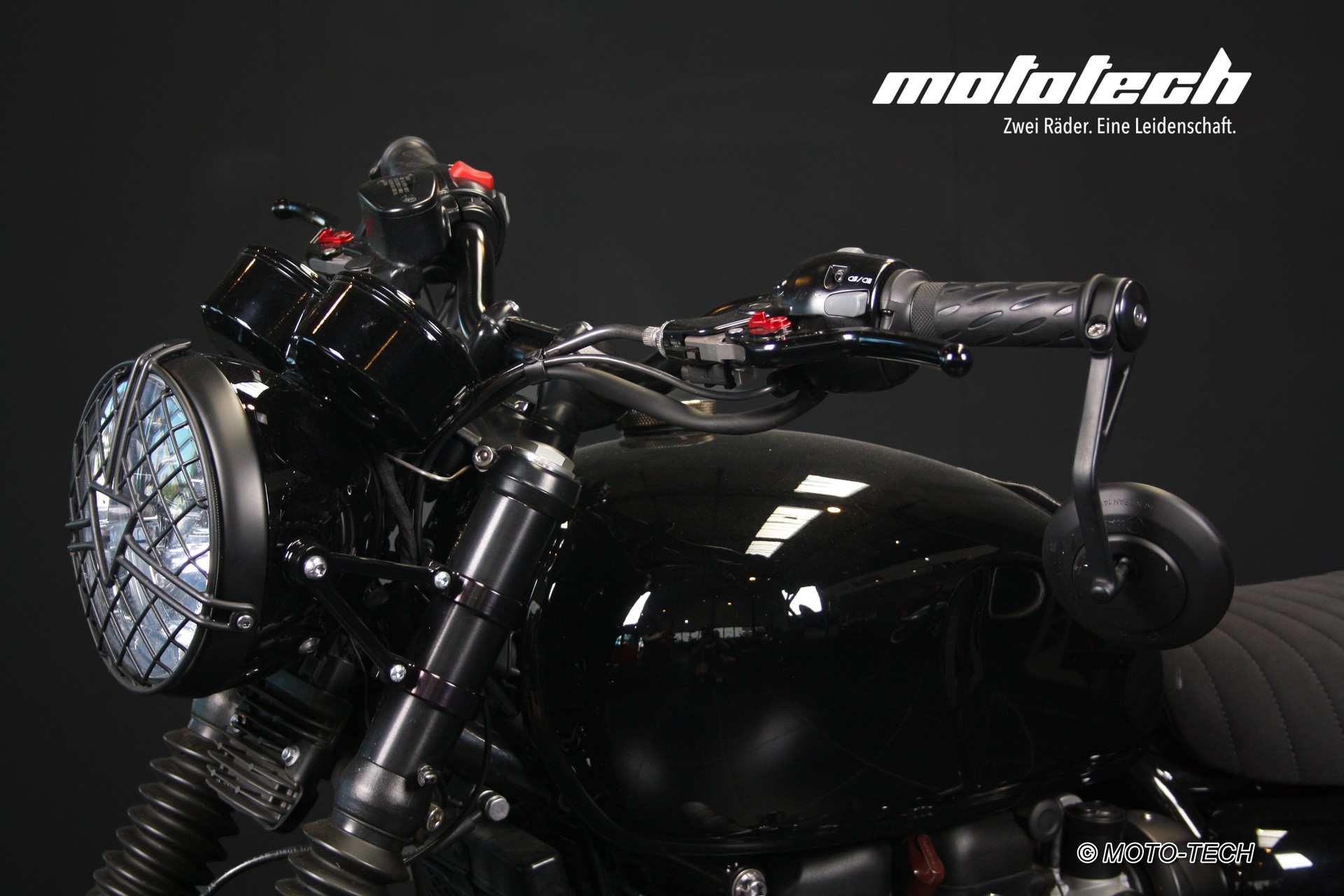 TRIUMPH Bonneville T120 Jekill & Hide-image-6