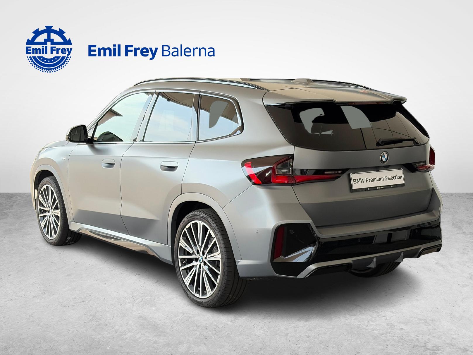 BMW X1 xDrive 23i-showroom-element-3