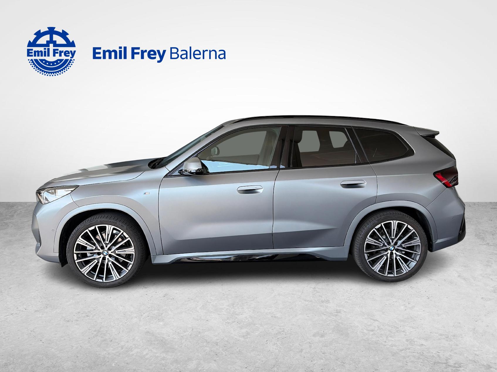 BMW X1 xDrive 23i-showroom-element-2