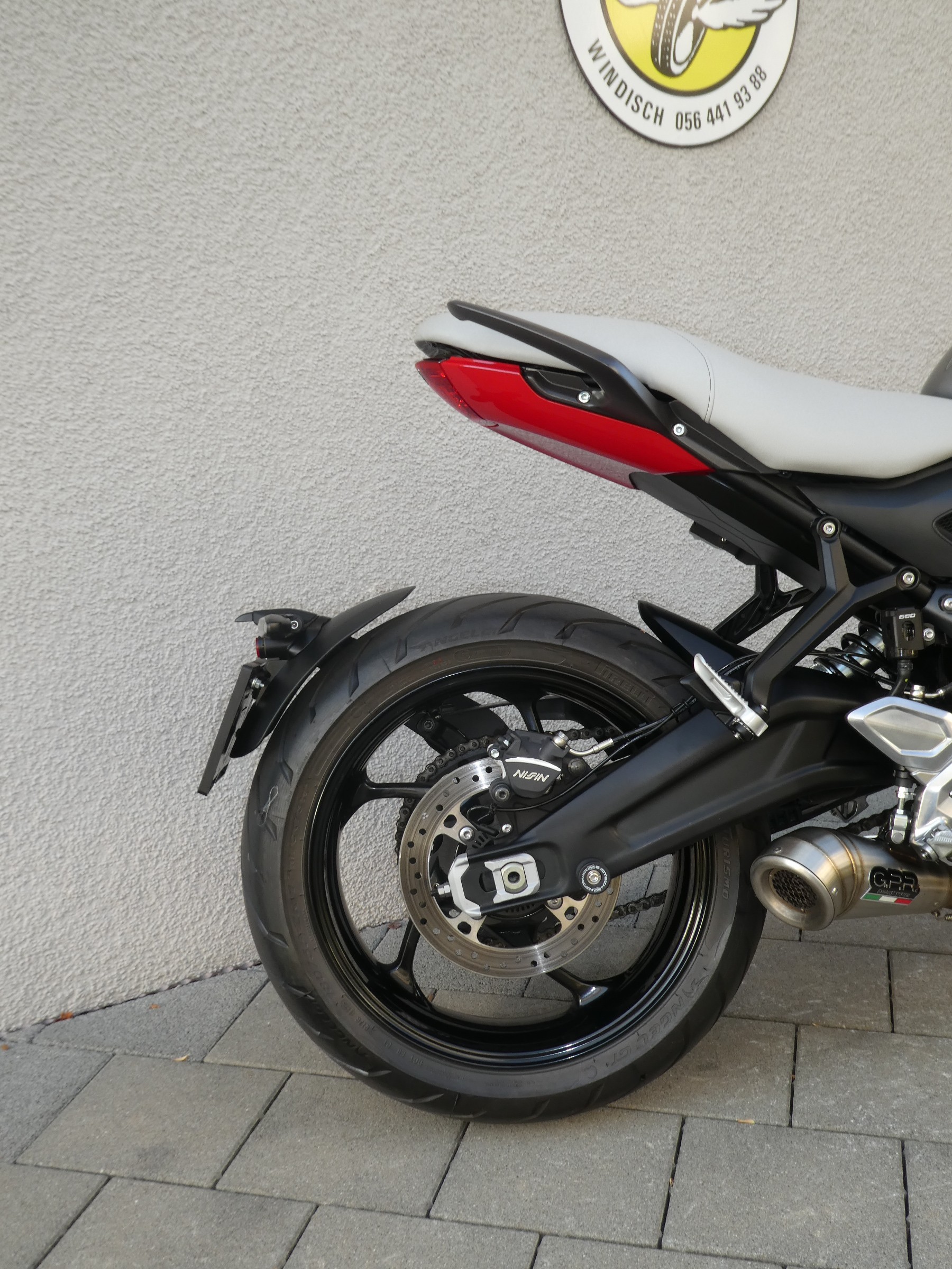 TRIUMPH Trident 660-showroom-element-3
