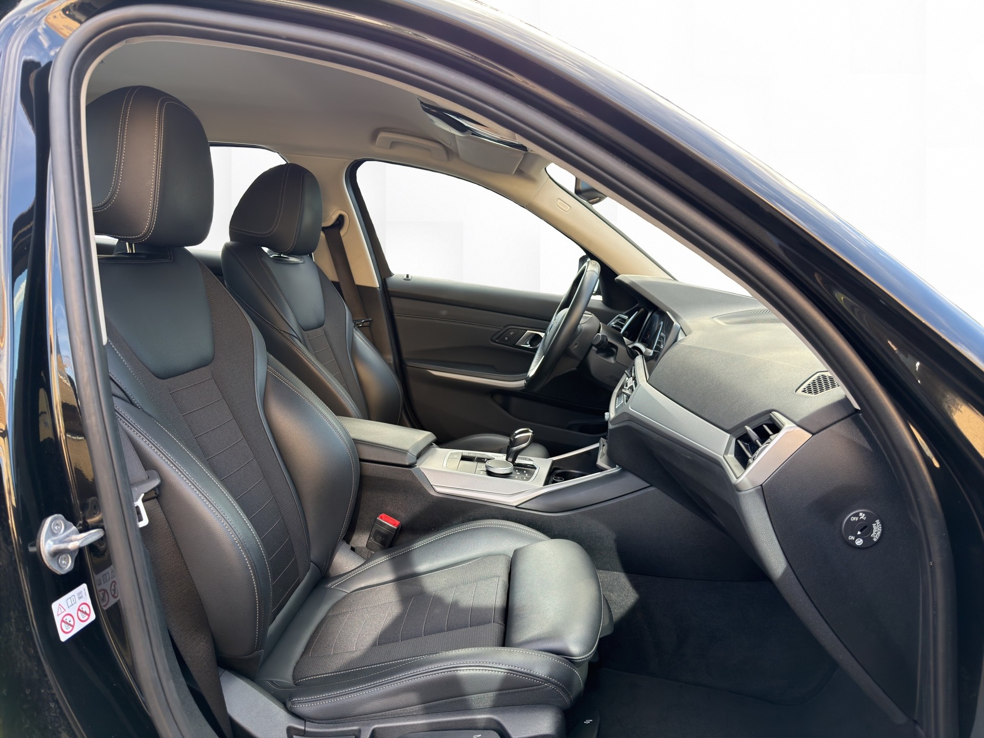 BMW 320d xDrive 48V Touring Steptronic-image-10