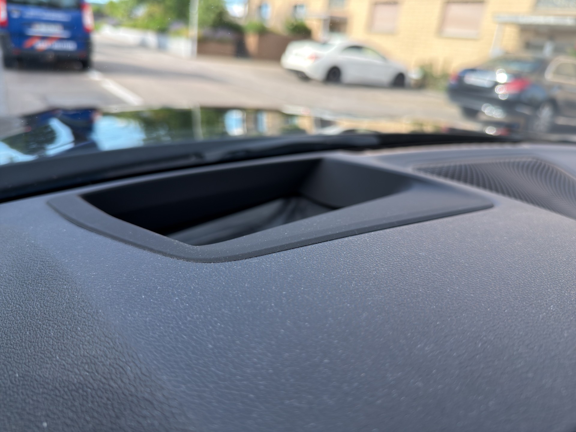 BMW 320d xDrive 48V Touring Steptronic-image-13