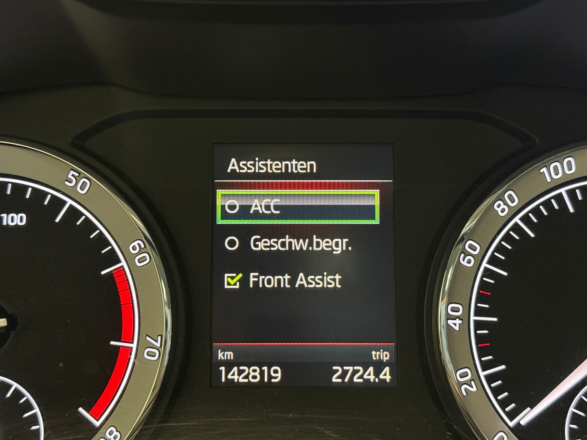 SKODA Karoq 1.5 TSI Style DSG *Anhängerkupplung*-image-9