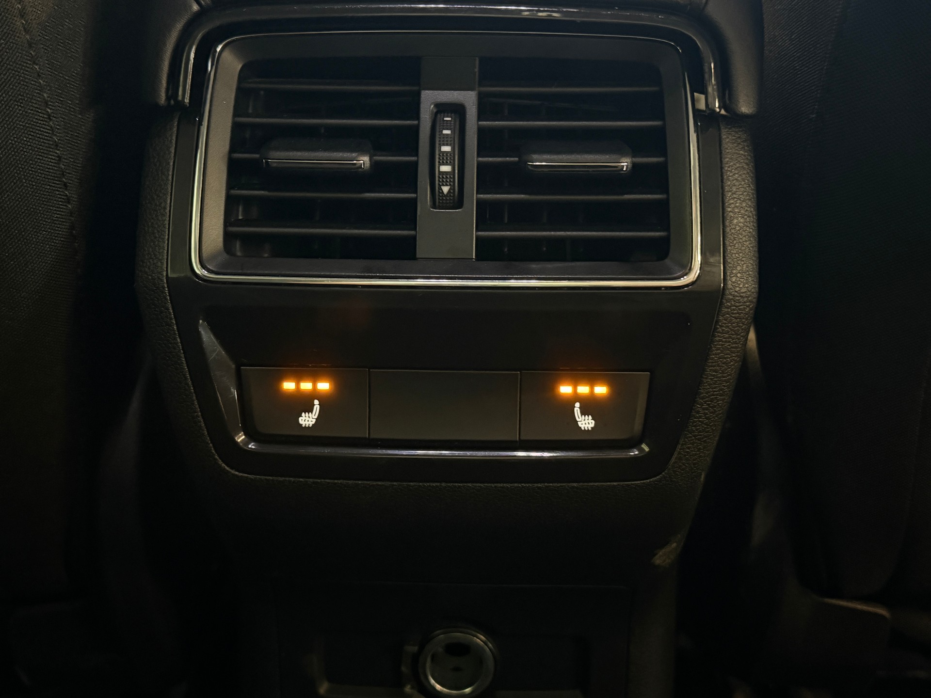 SKODA Karoq 1.5 TSI Style DSG *Anhängerkupplung*-image-14