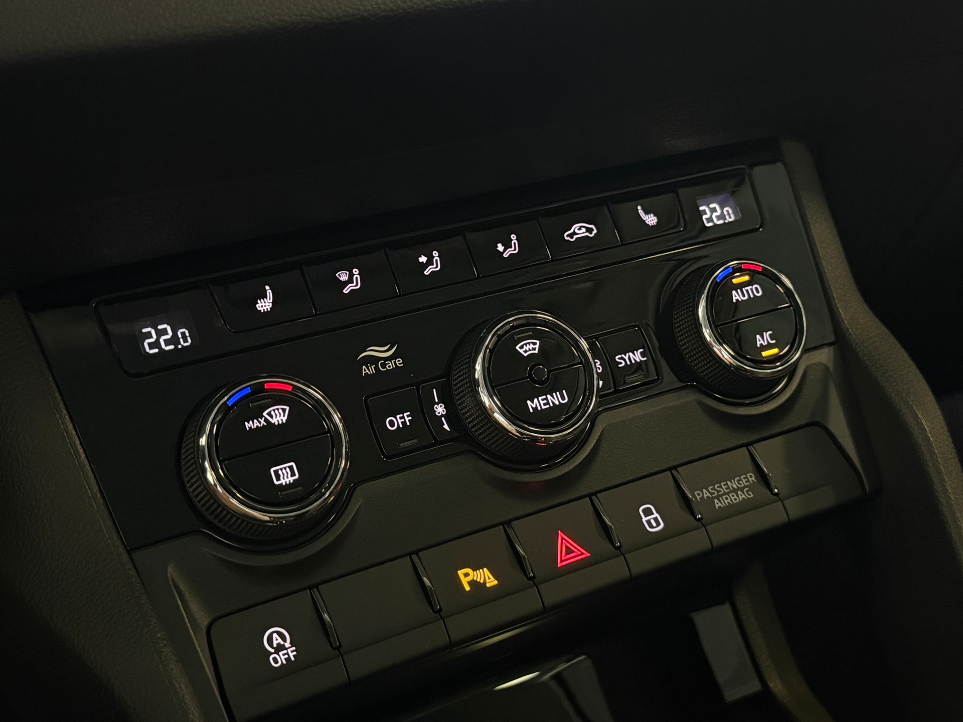 SKODA Karoq 1.5 TSI Style DSG *Anhängerkupplung*-image-7