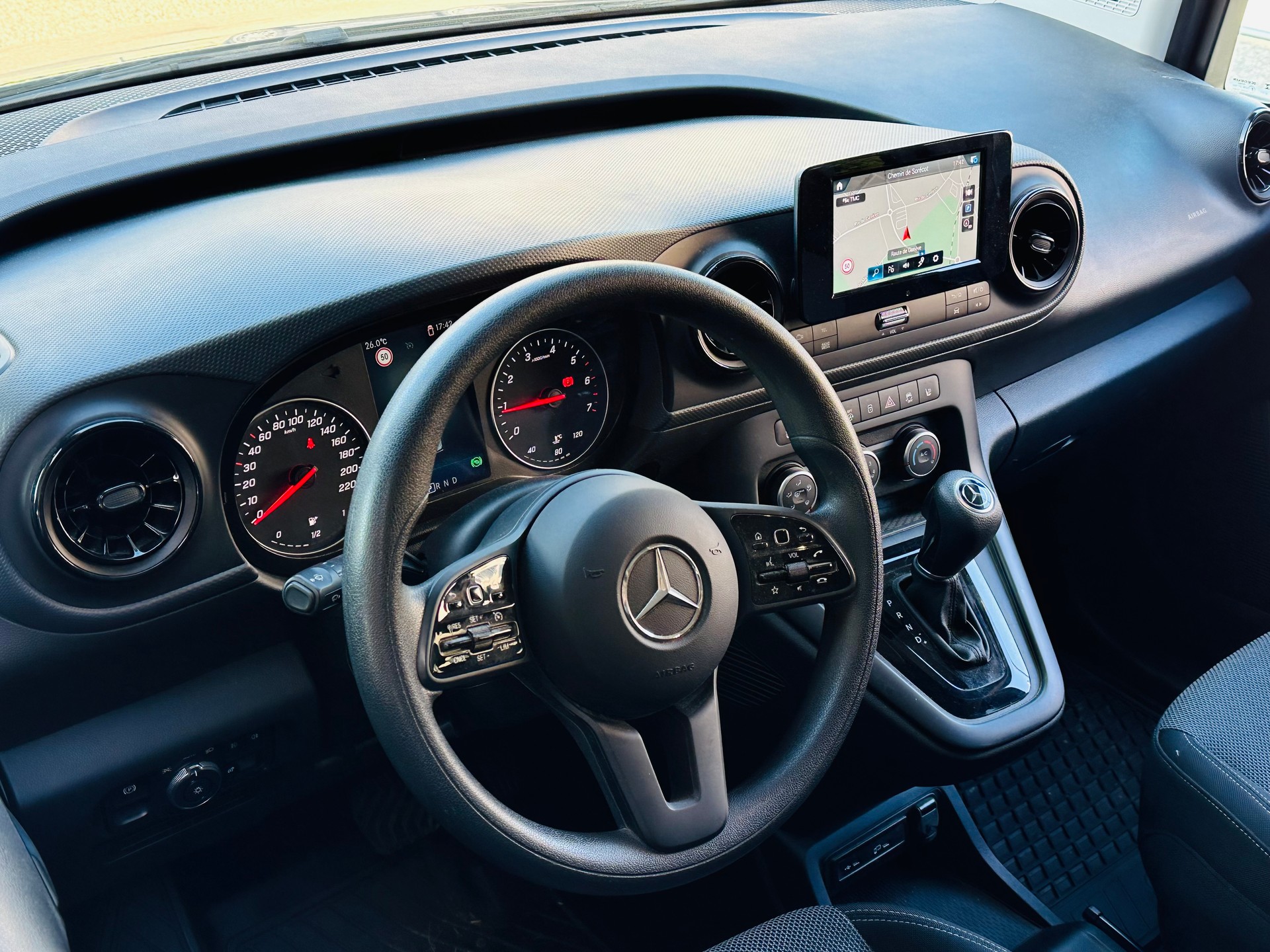 MERCEDES-BENZ Citan 113 Pro tourer L 5 places-image-17