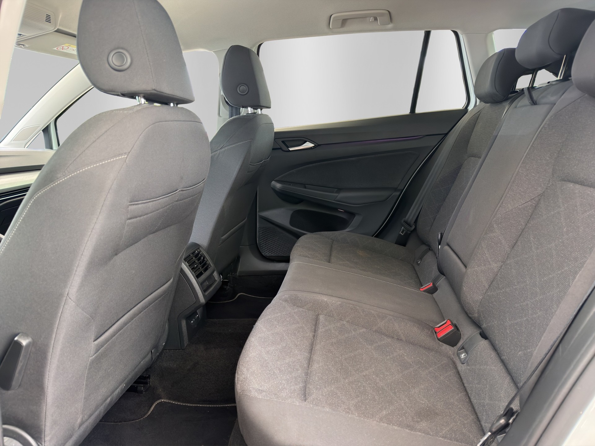 VW Golf Variant 2.0 TDI Life DSG-image-13