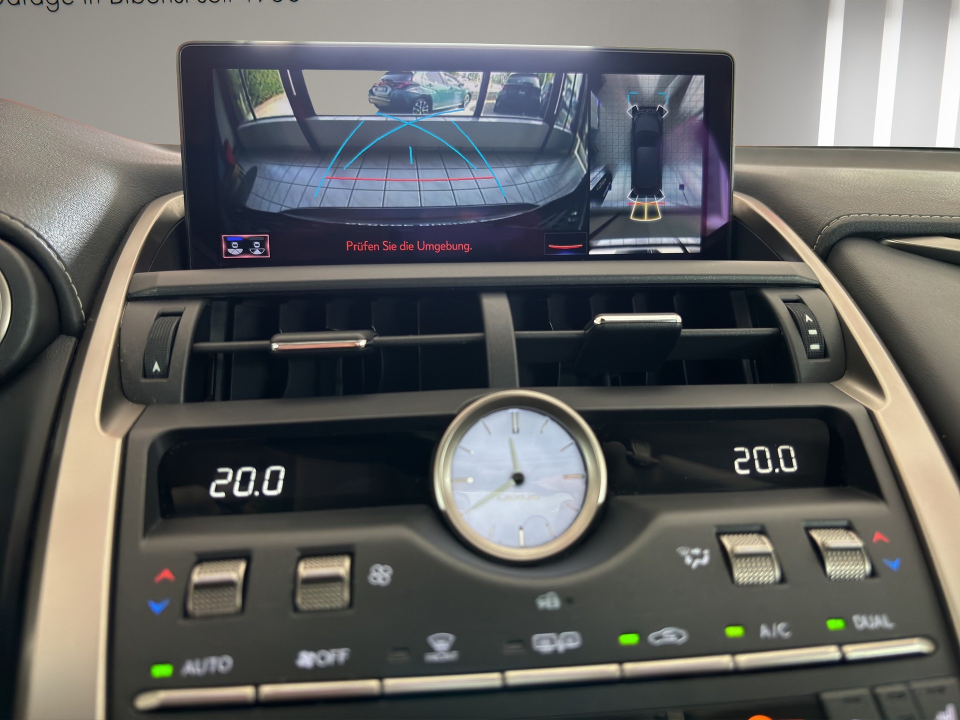 LEXUS NX 300h Excellence E-Four Automatic-image-21