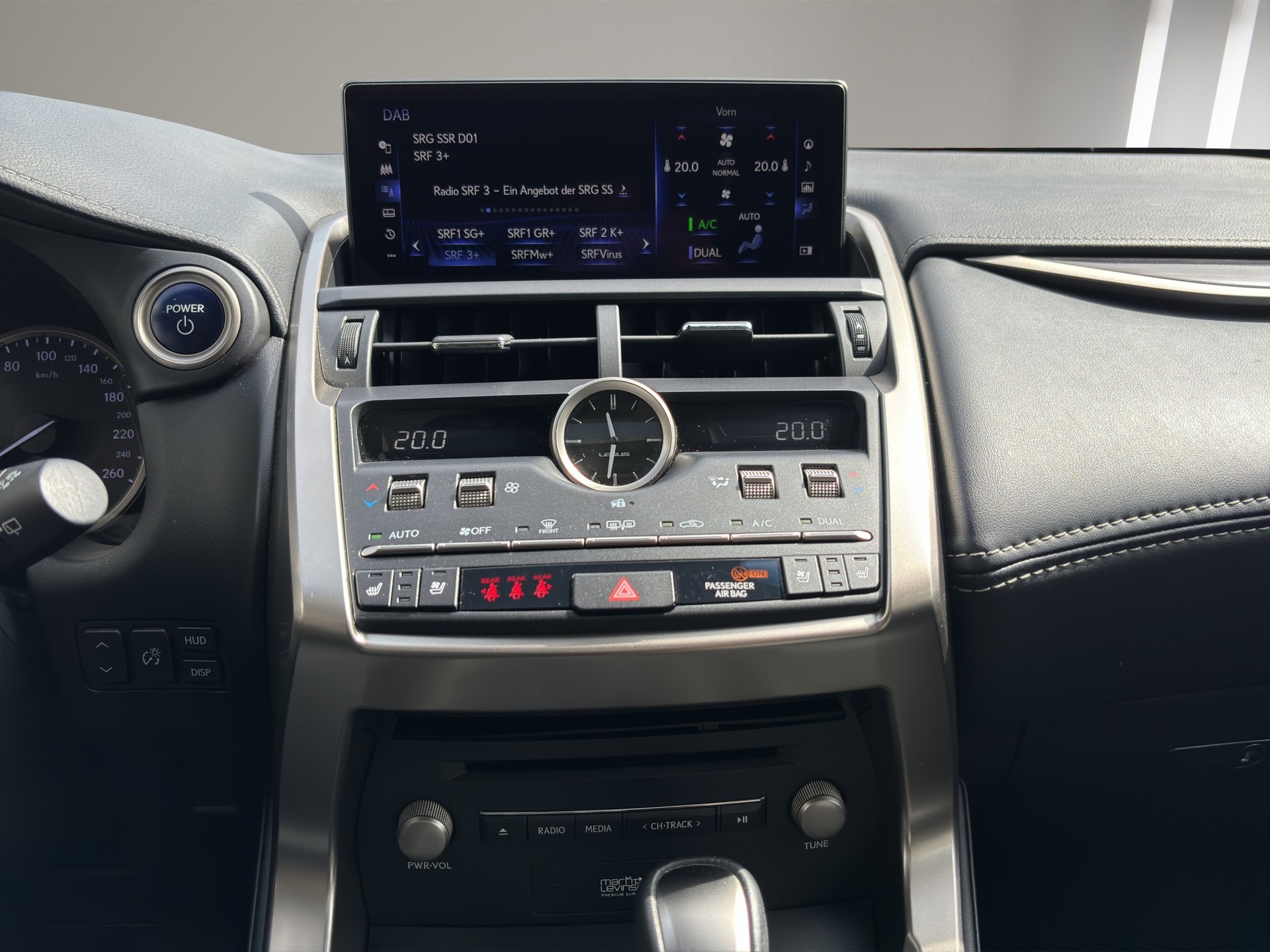 LEXUS NX 300h Excellence E-Four Automatic-image-16