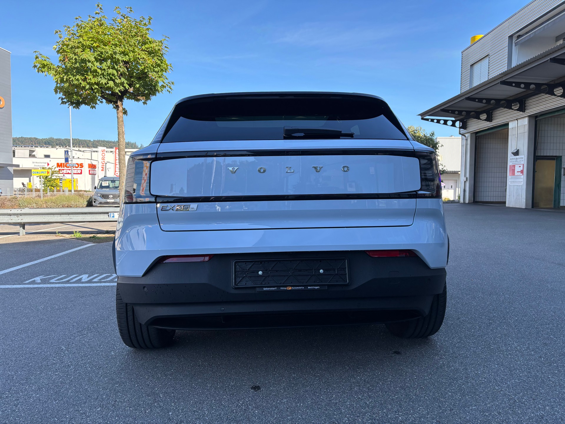 VOLVO EX30 E60 69kWh Twin Ultra-image-4