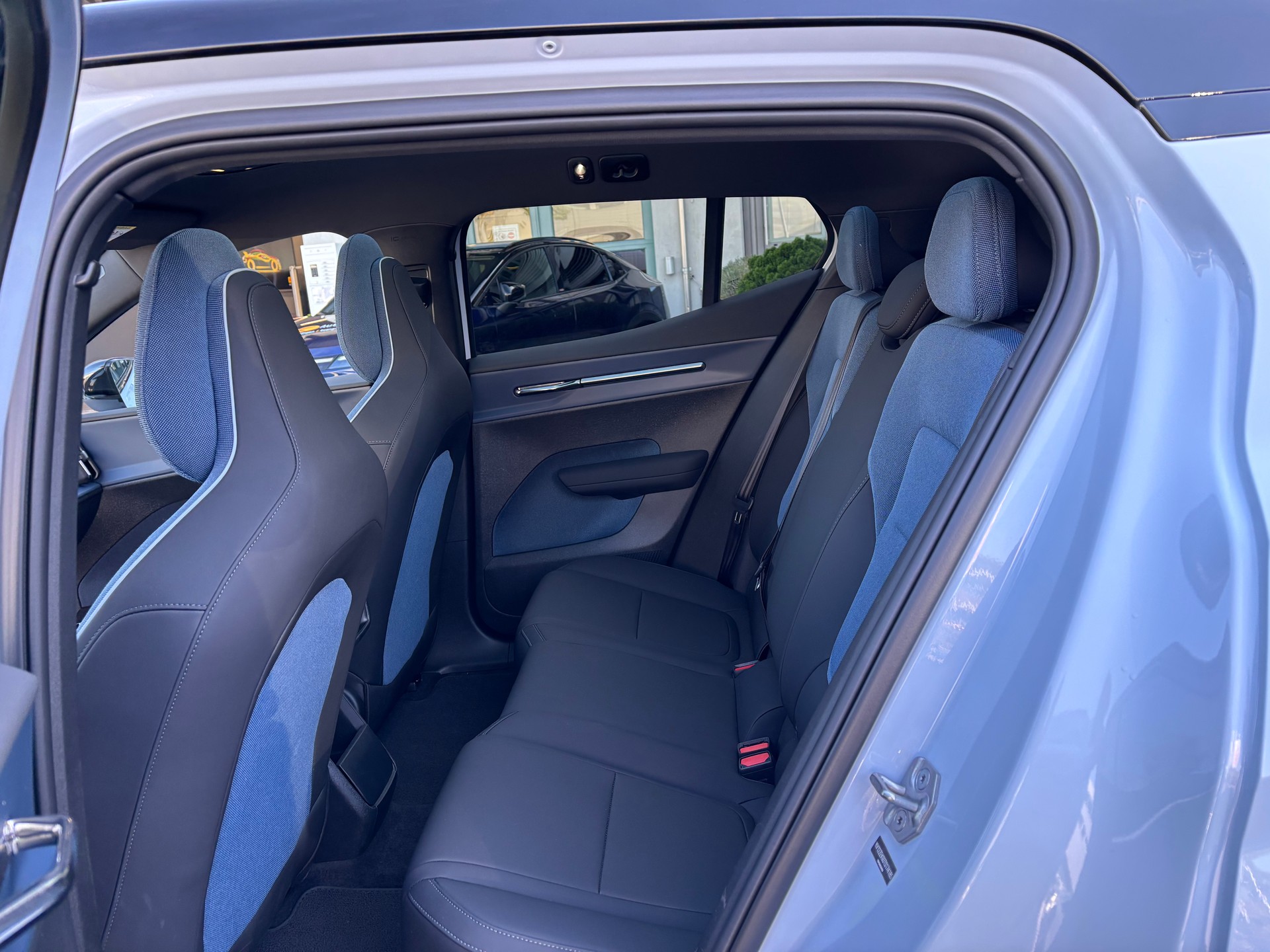 VOLVO EX30 E60 69kWh Twin Ultra-image-11