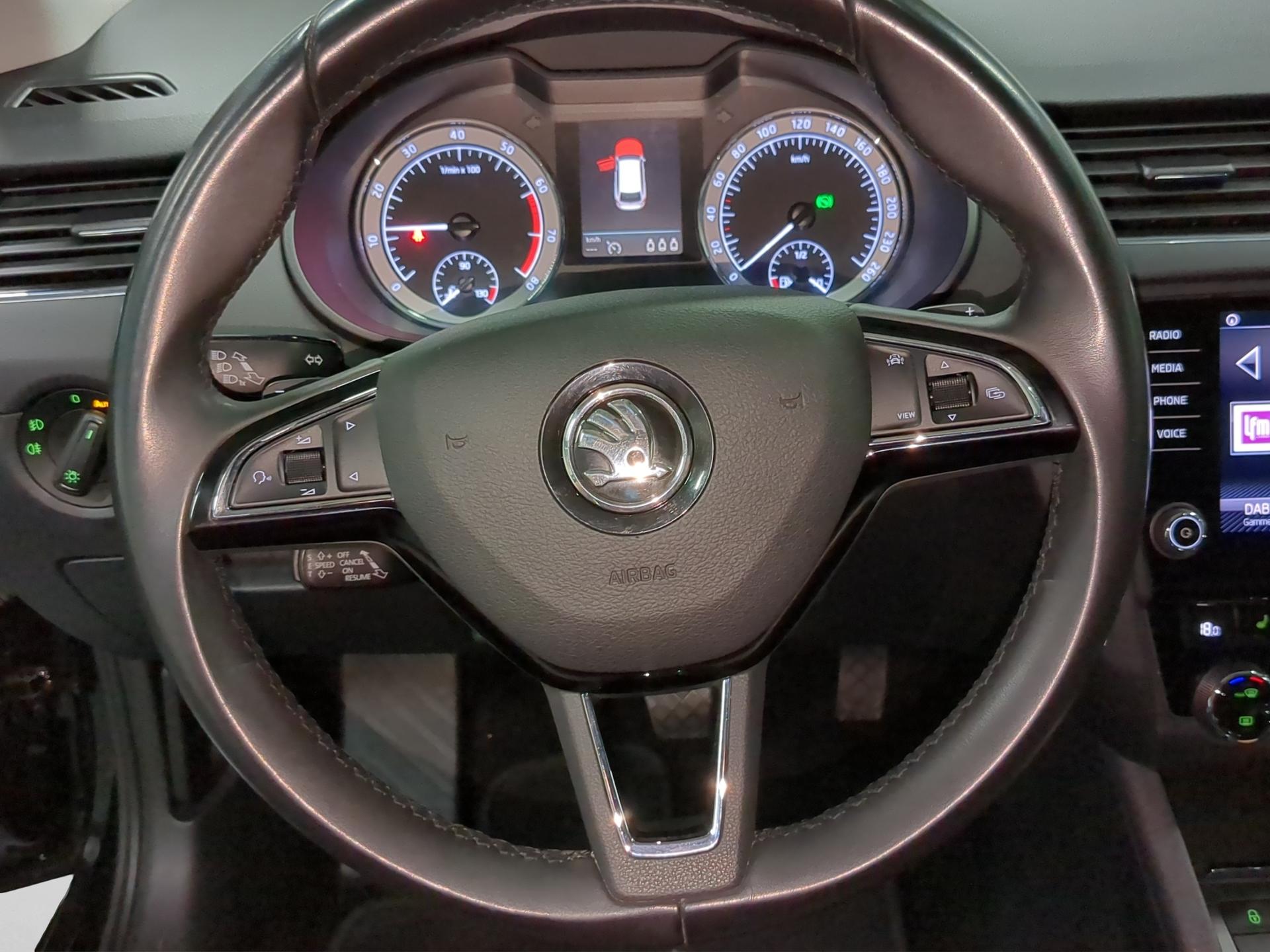 SKODA Octavia Combi 1.5 TSI Soleil DSG-image-9