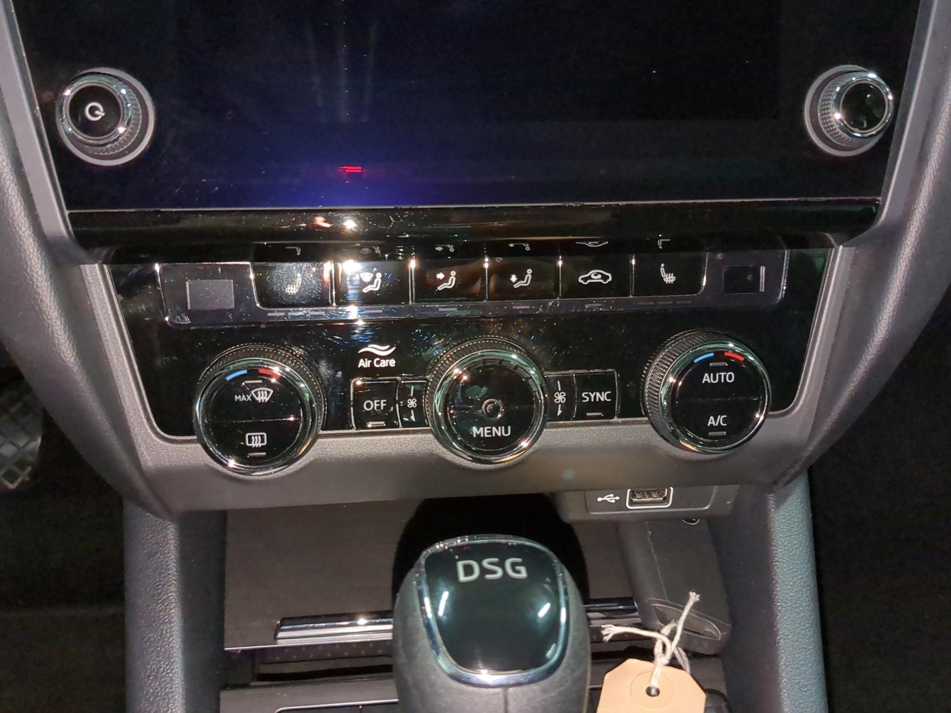 SKODA Octavia Combi 1.5 TSI Soleil DSG-image-18