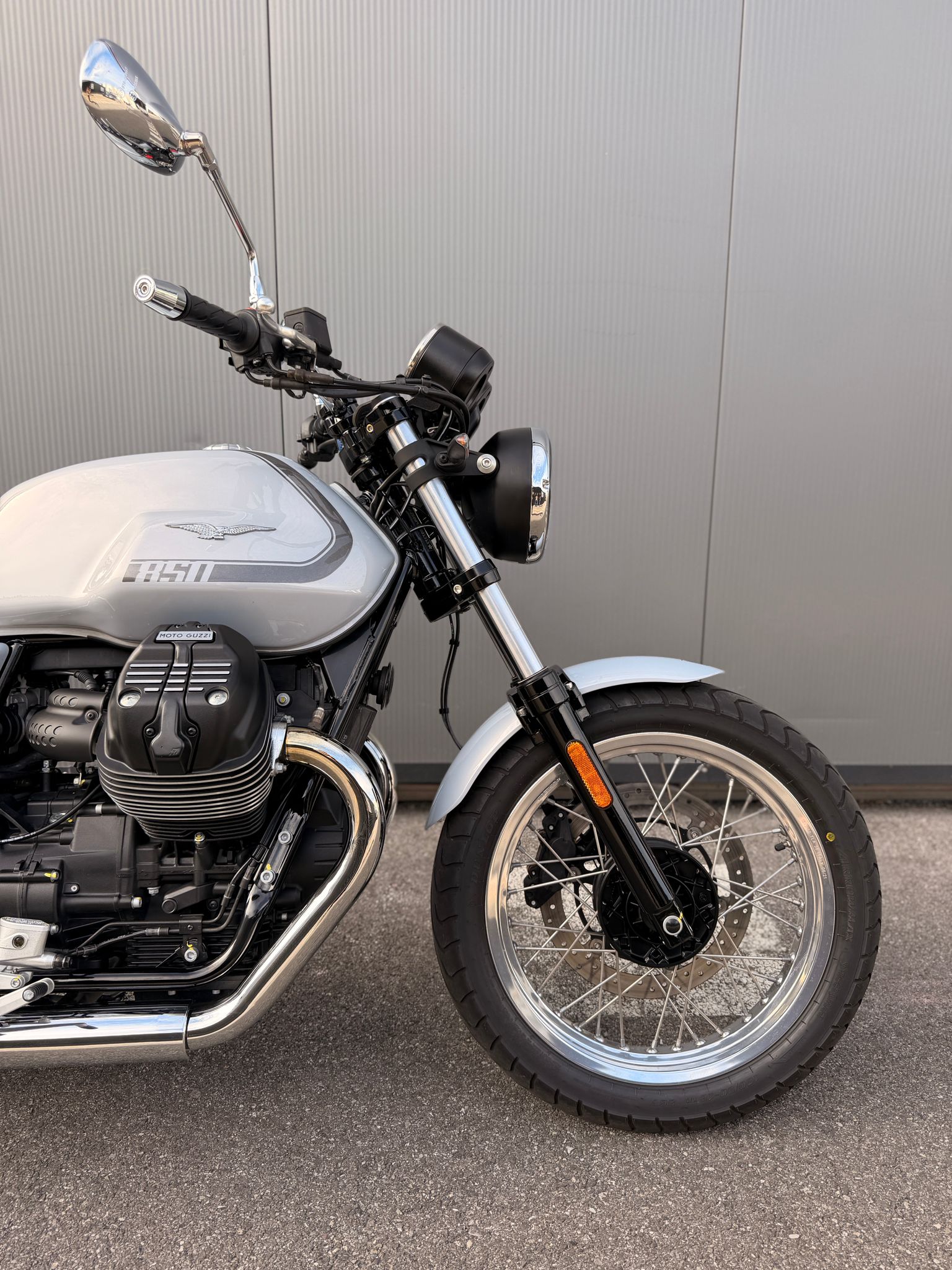 MOTO GUZZI V7 SPECIAL-image-1