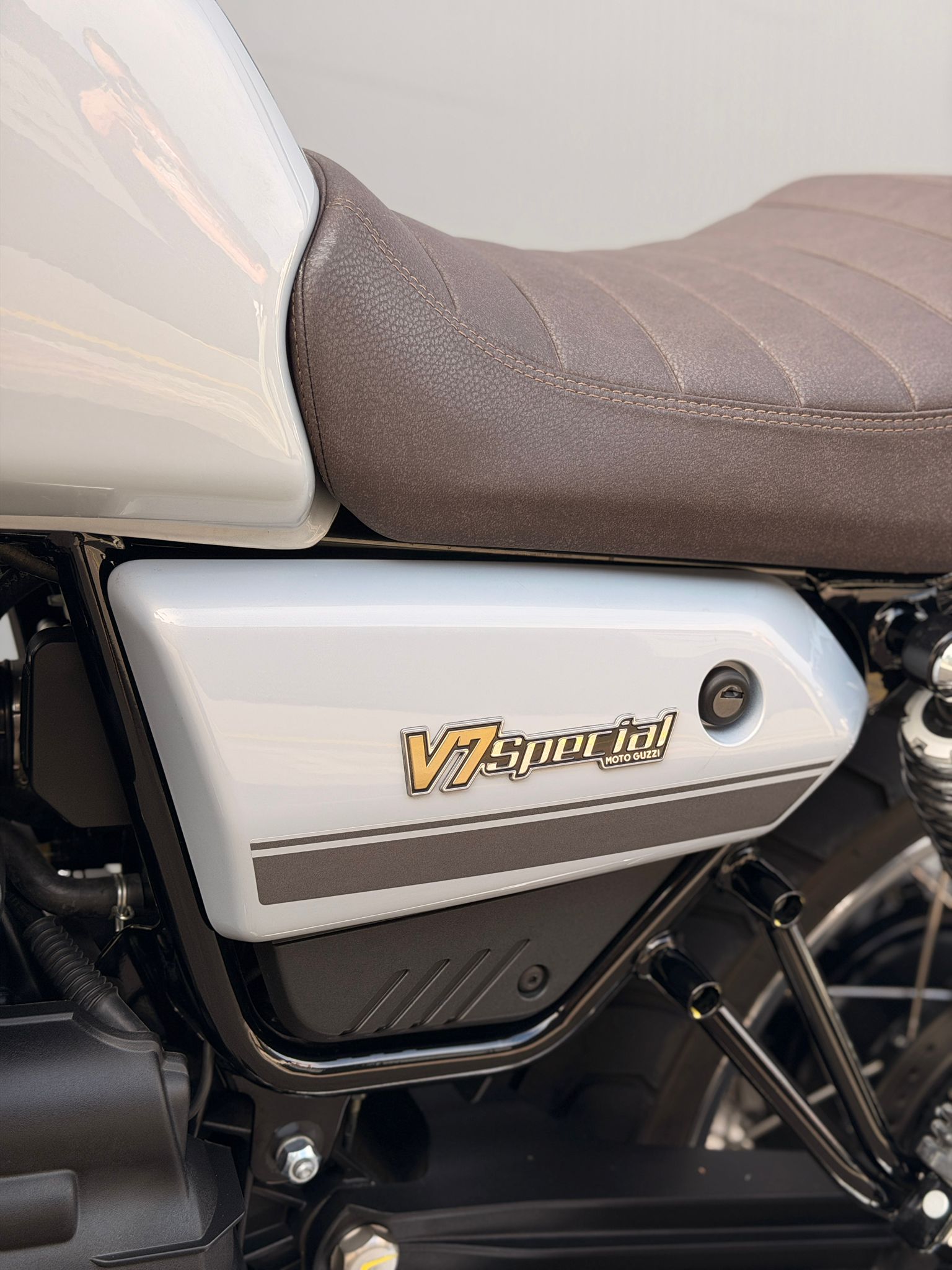 MOTO GUZZI V7 SPECIAL-image-7