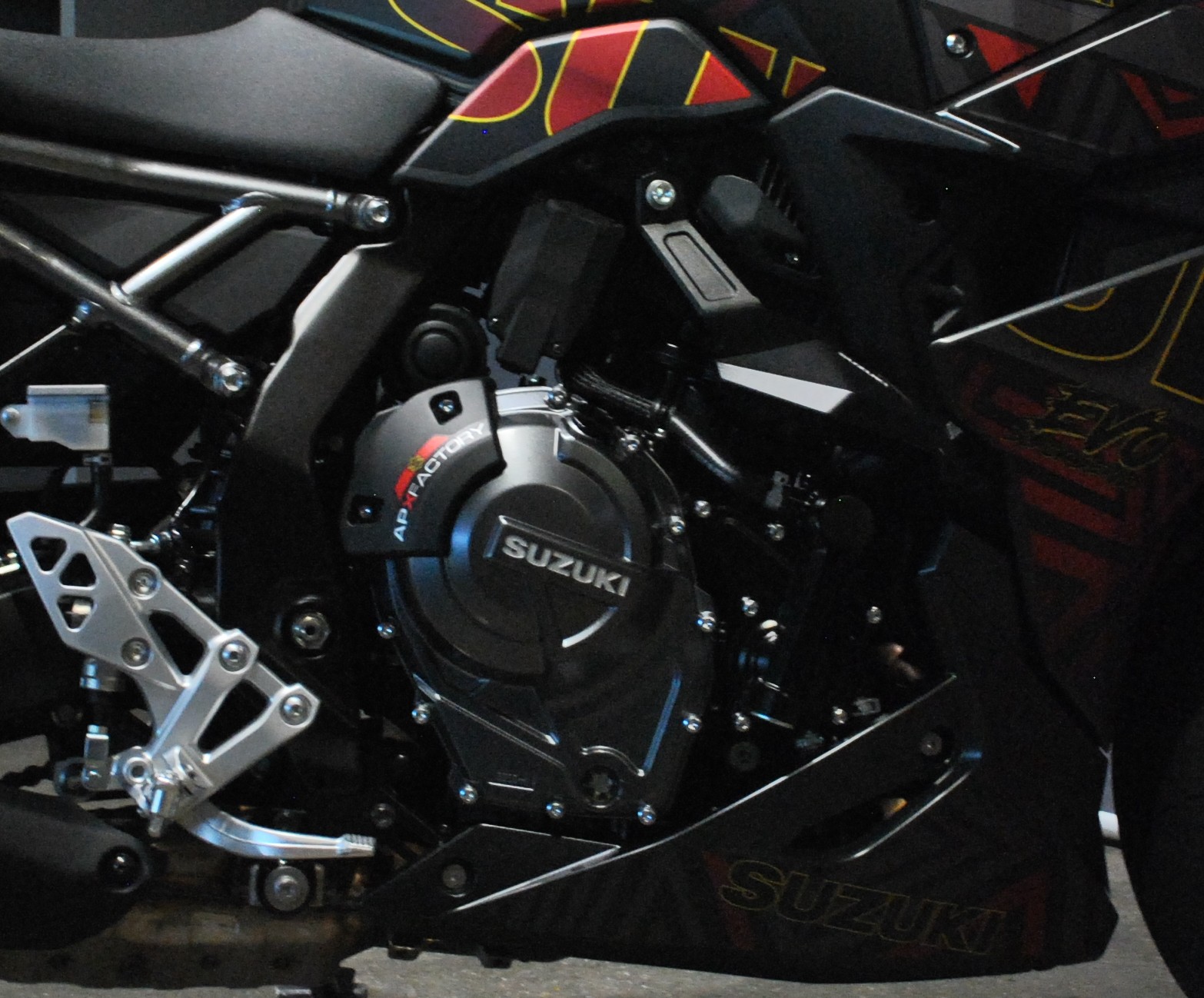 SUZUKI GSX-8R-image-10