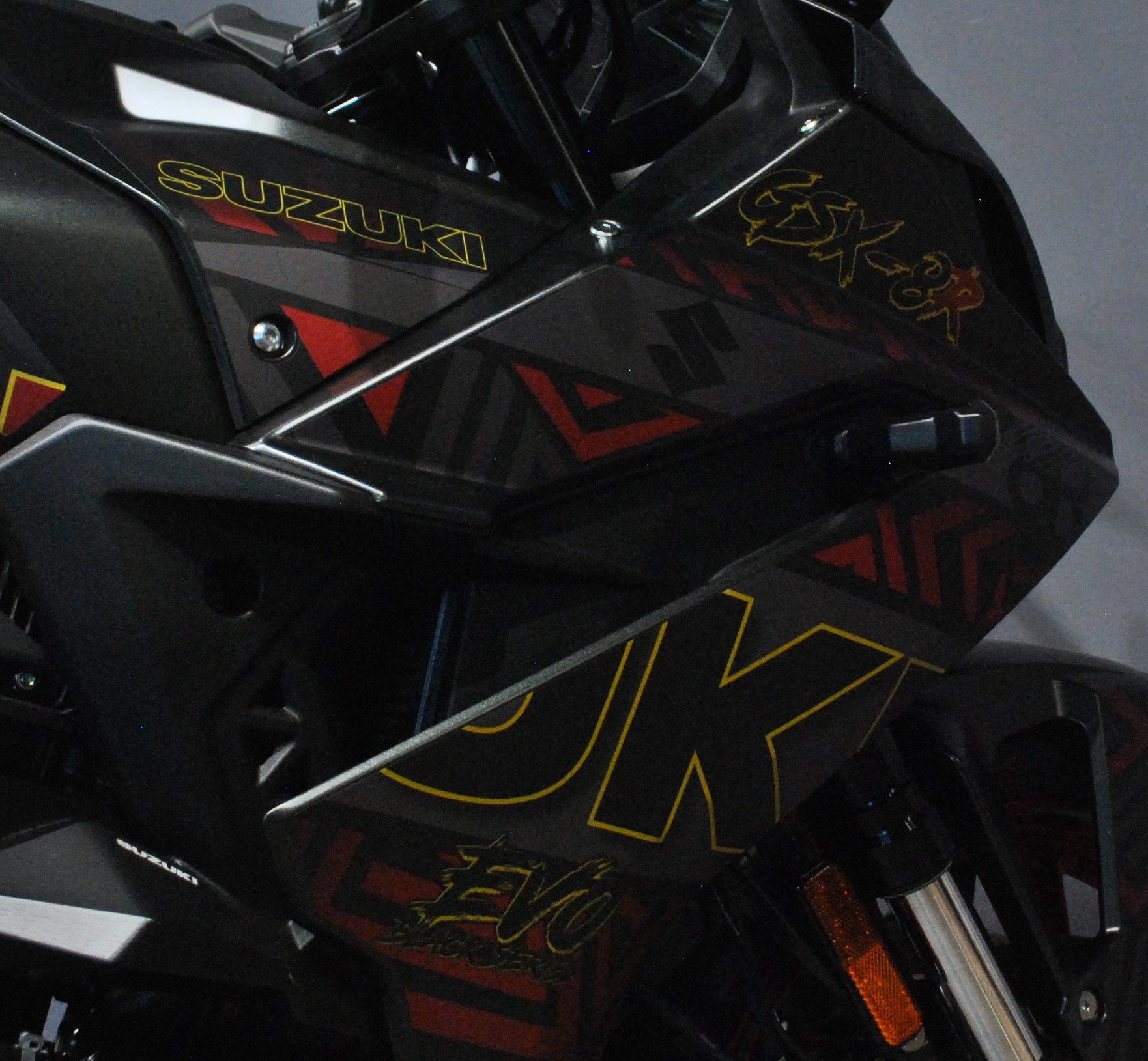 SUZUKI GSX-8R-image-6