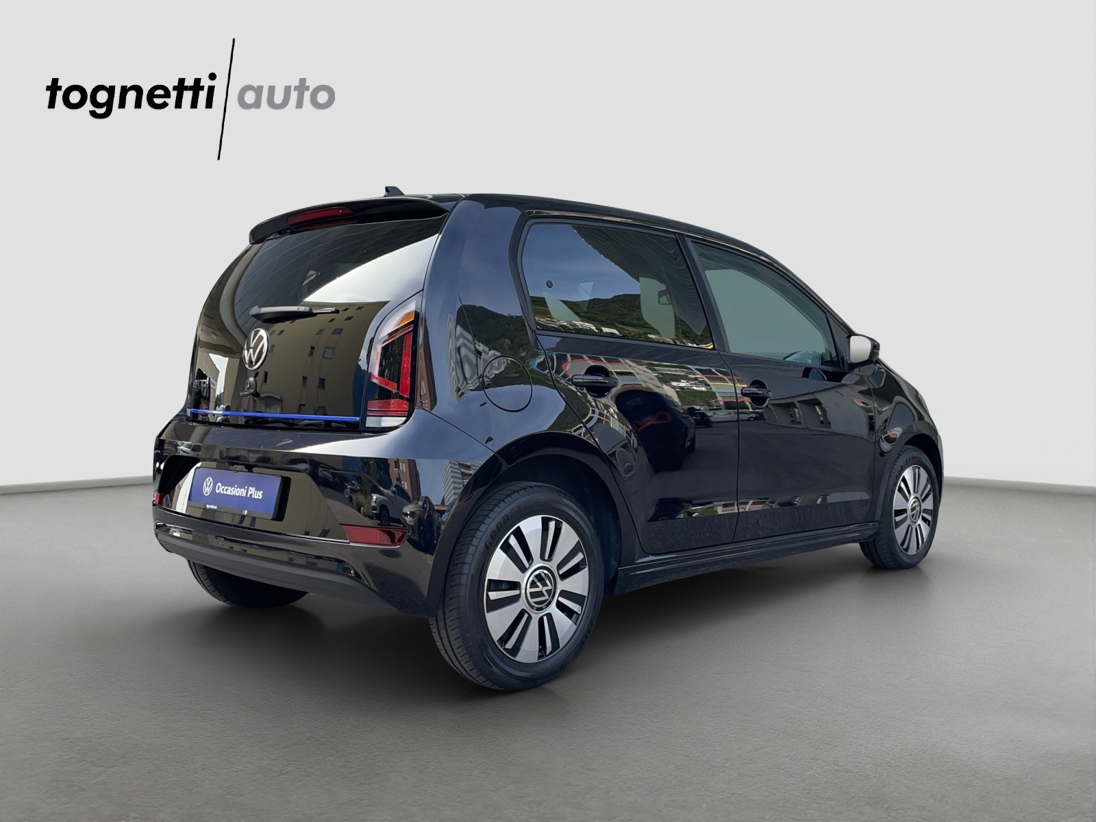 VW e-Up-showroom-element-3