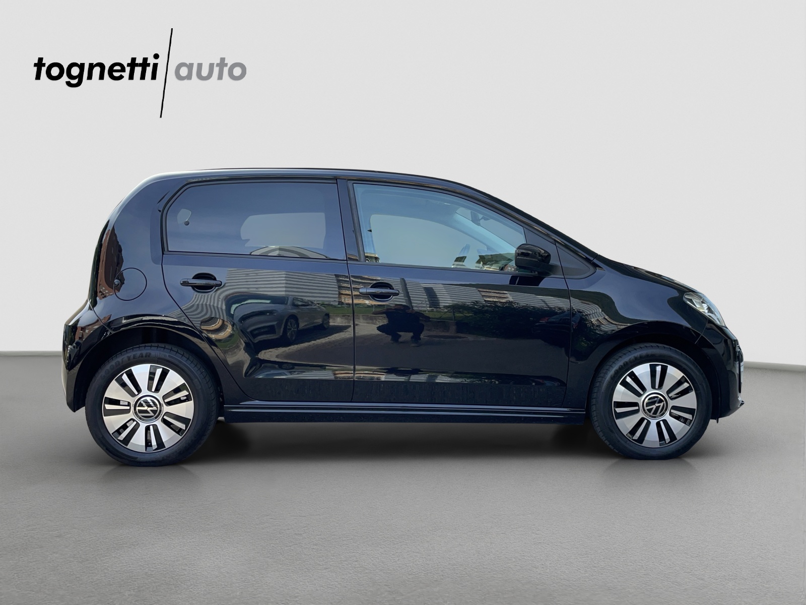 VW e-Up-showroom-element-2