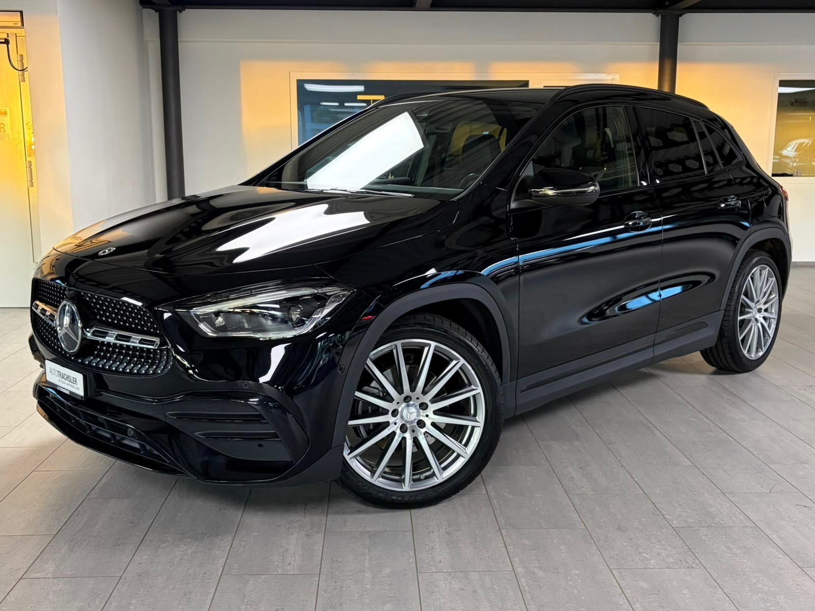 MERCEDES-BENZ GLA 200 AMG Line 7G-DCT