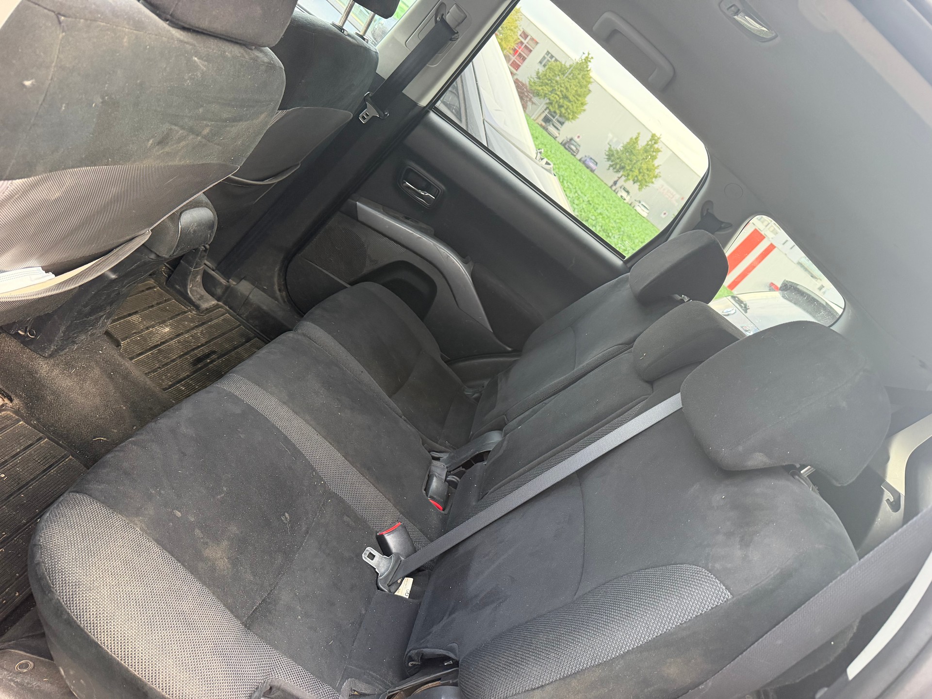 MITSUBISHI Outlander 2.2 DID Intense 4WD-image-8