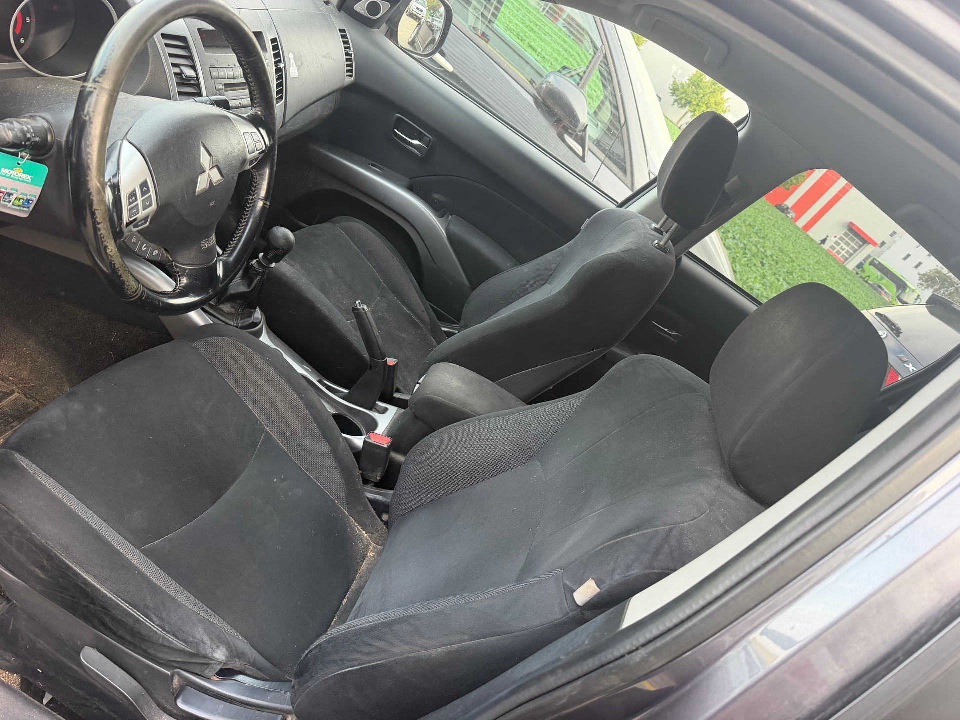 MITSUBISHI Outlander 2.2 DID Intense 4WD-image-6