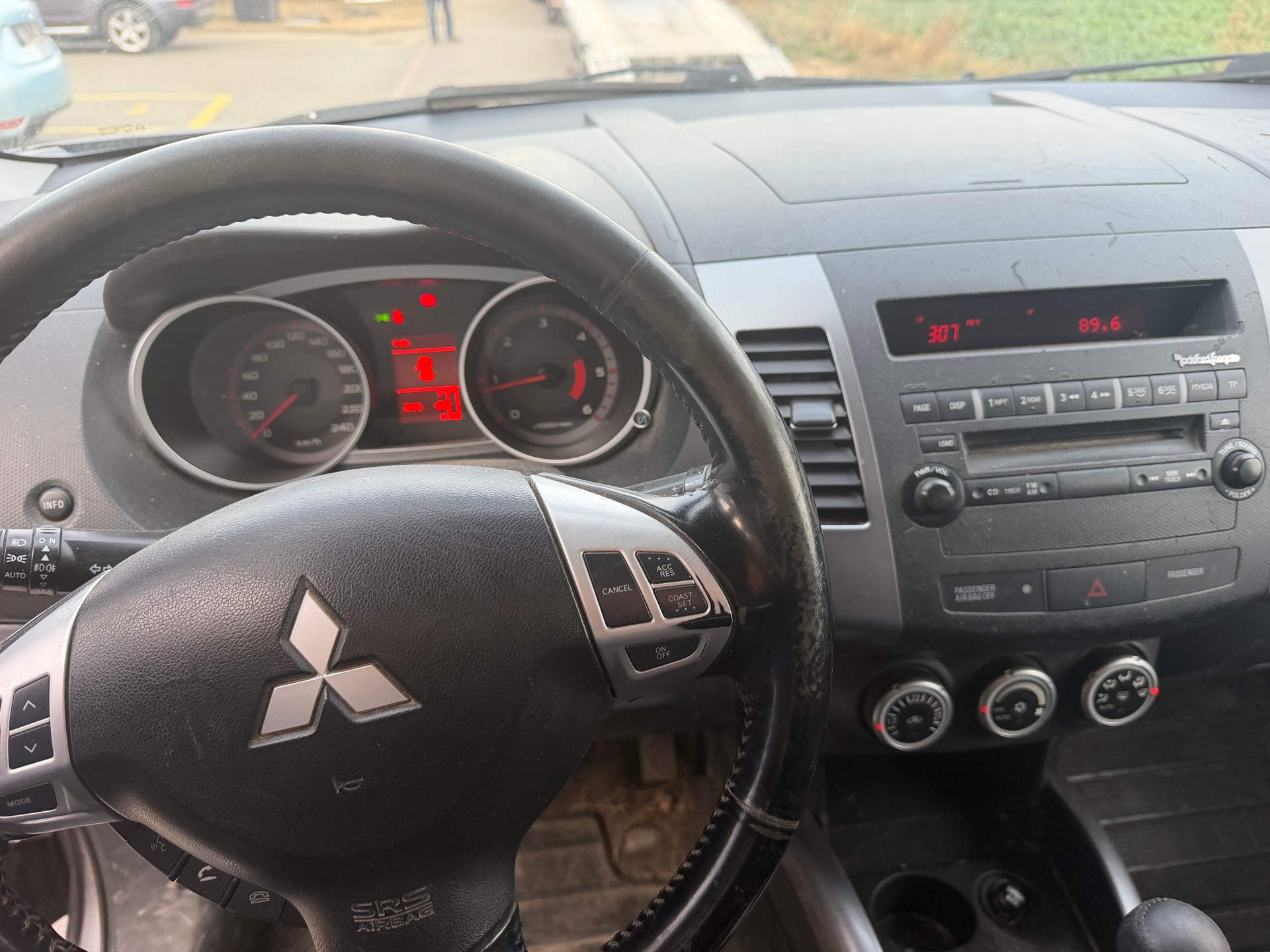 MITSUBISHI Outlander 2.2 DID Intense 4WD-image-7
