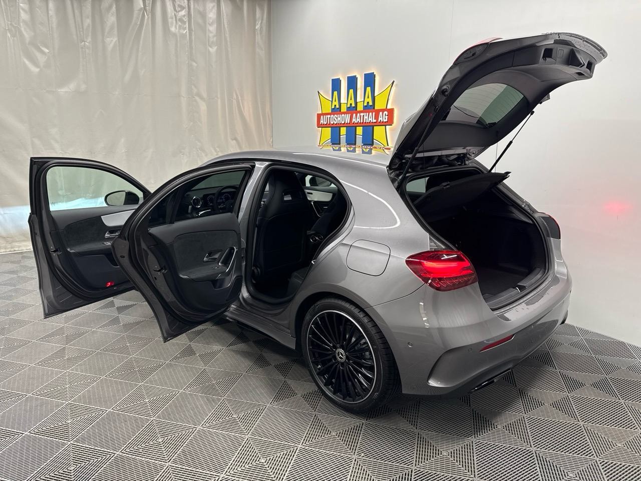 MERCEDES-BENZ A 200 DCT AMG Special Edition-image-10