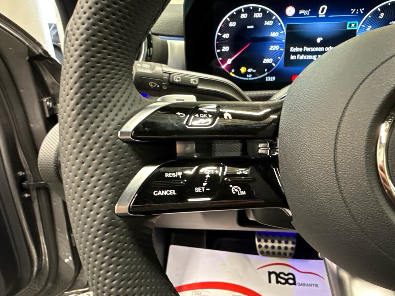 MERCEDES-BENZ A 200 DCT AMG Special Edition-image-7