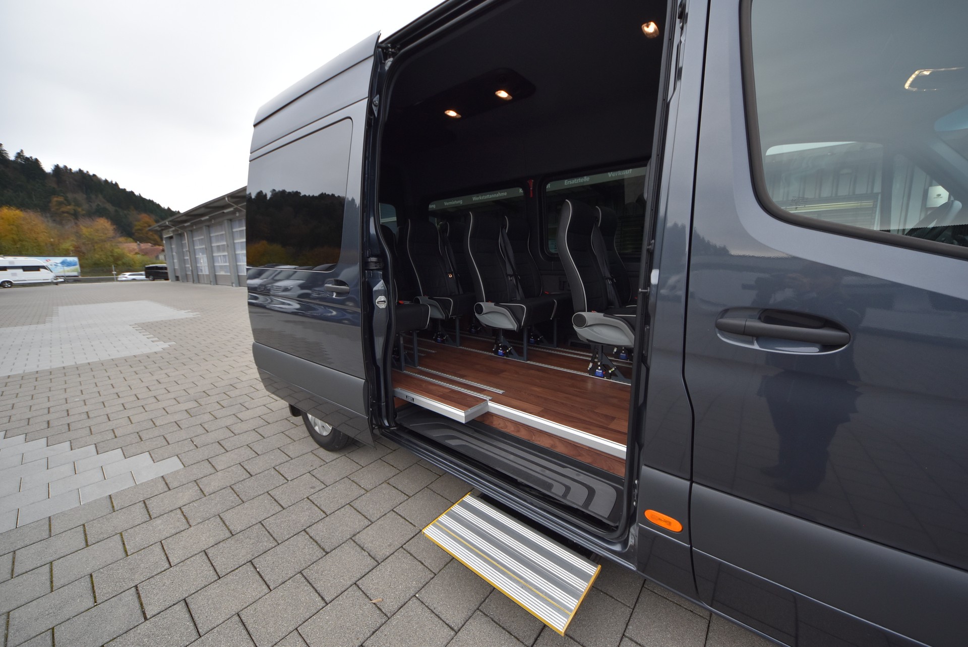 MERCEDES-BENZ Sprinter 317 CDI VIP Kleinbus-image-8