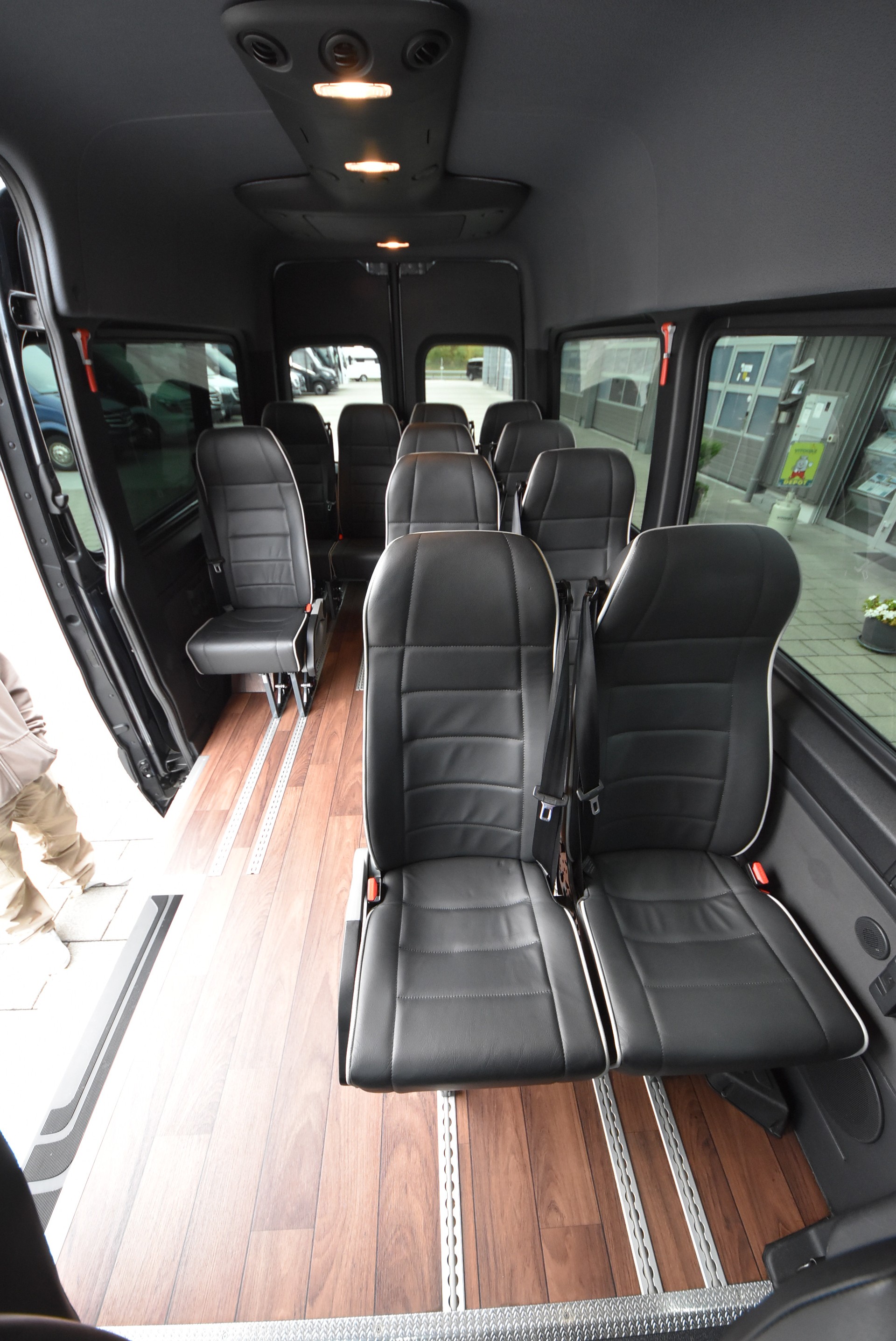 MERCEDES-BENZ Sprinter 317 CDI VIP Kleinbus-image-10