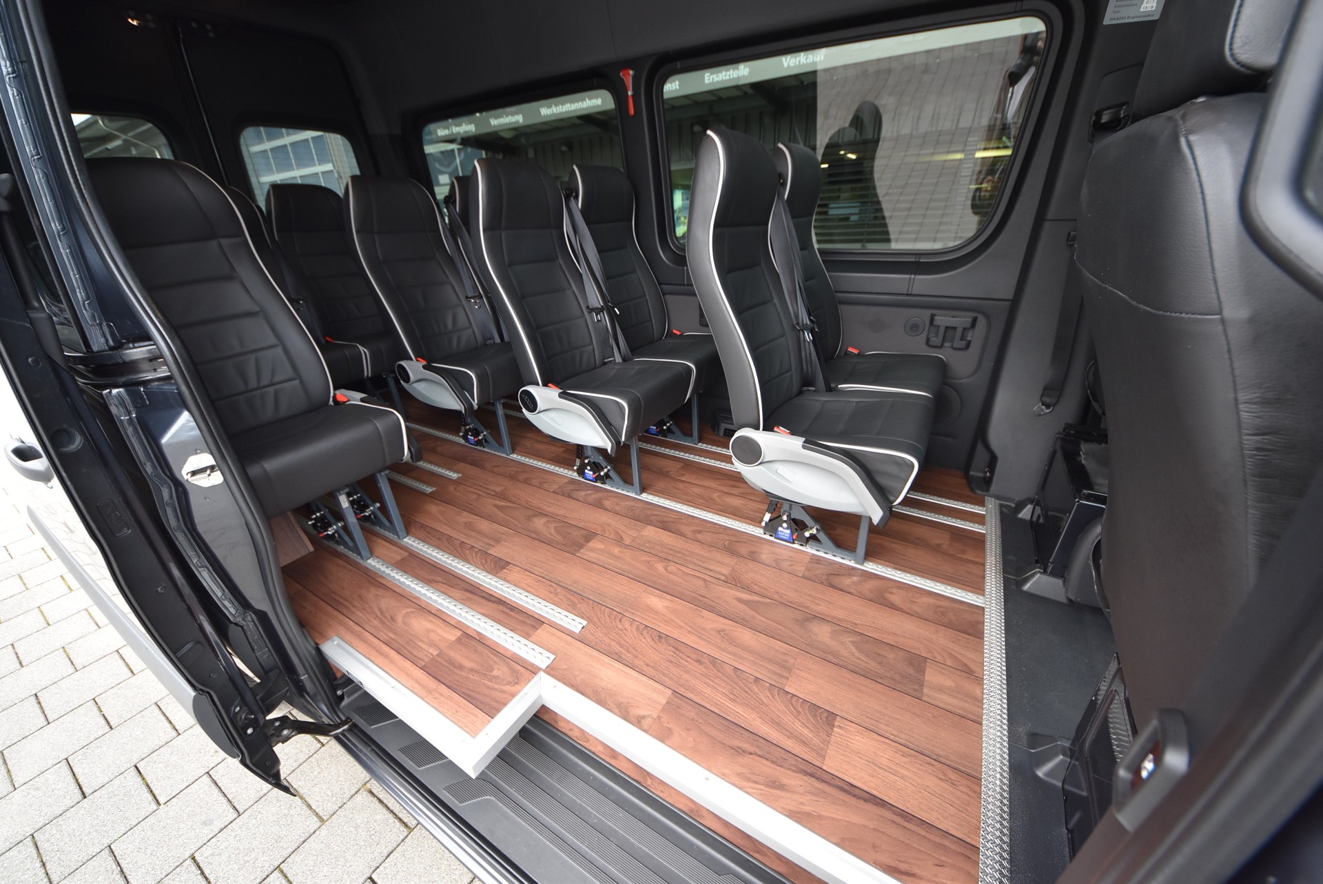 MERCEDES-BENZ Sprinter 317 CDI VIP Kleinbus-image-9