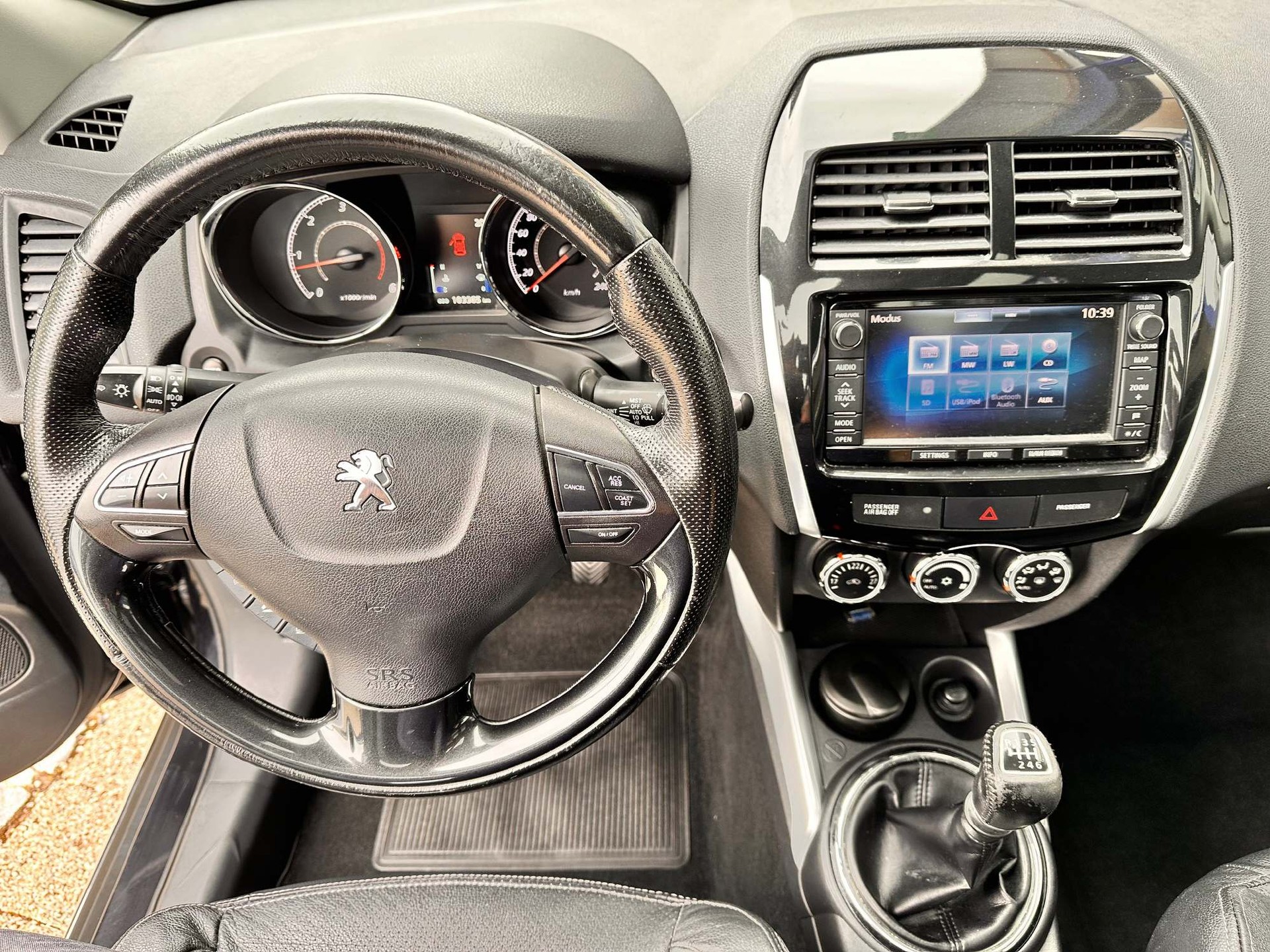 PEUGEOT 4008 1.8 HDi Allure S/S-image-9