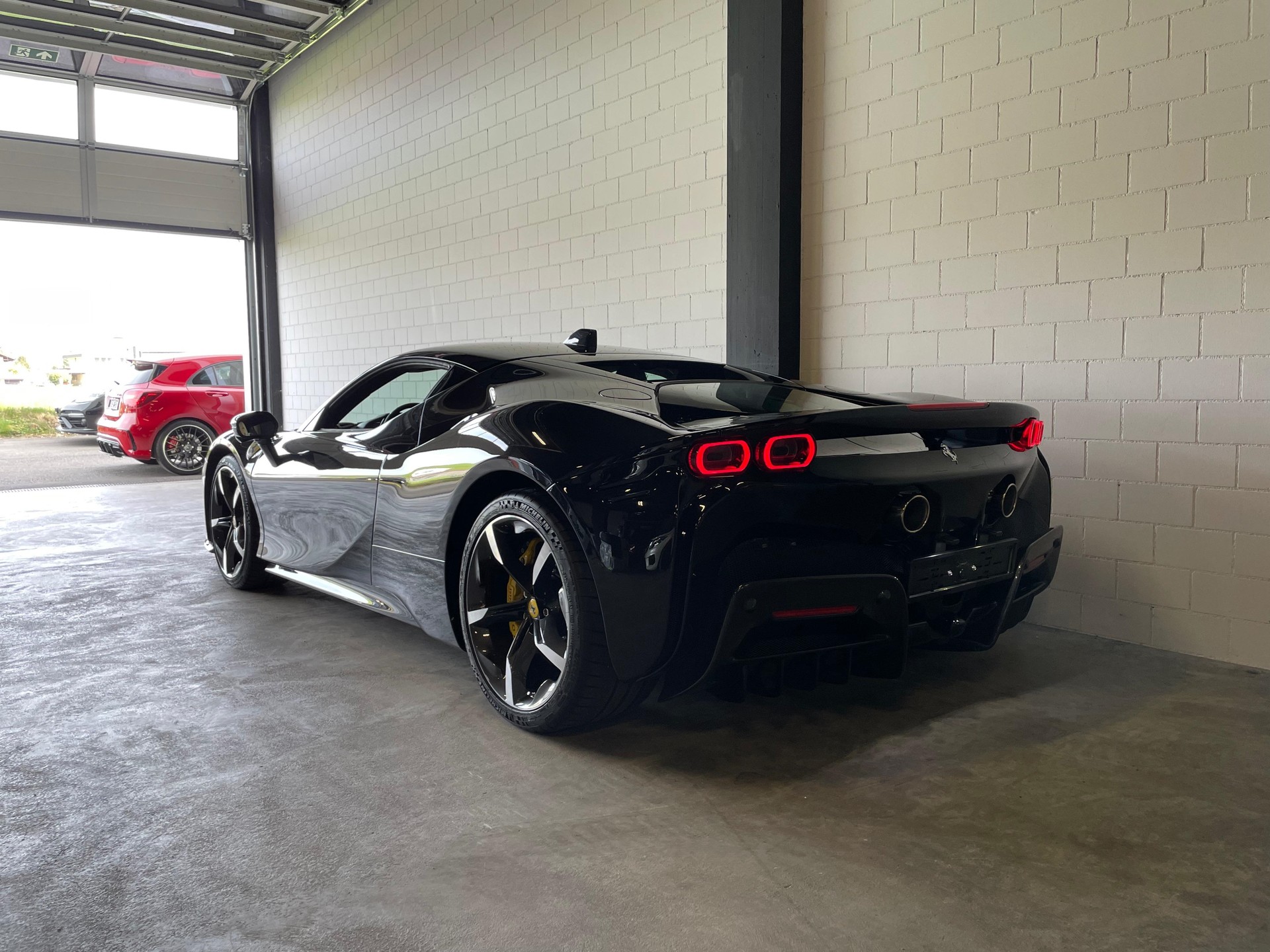 FERRARI SF90 Stradale Full Carbon-showroom-element-3