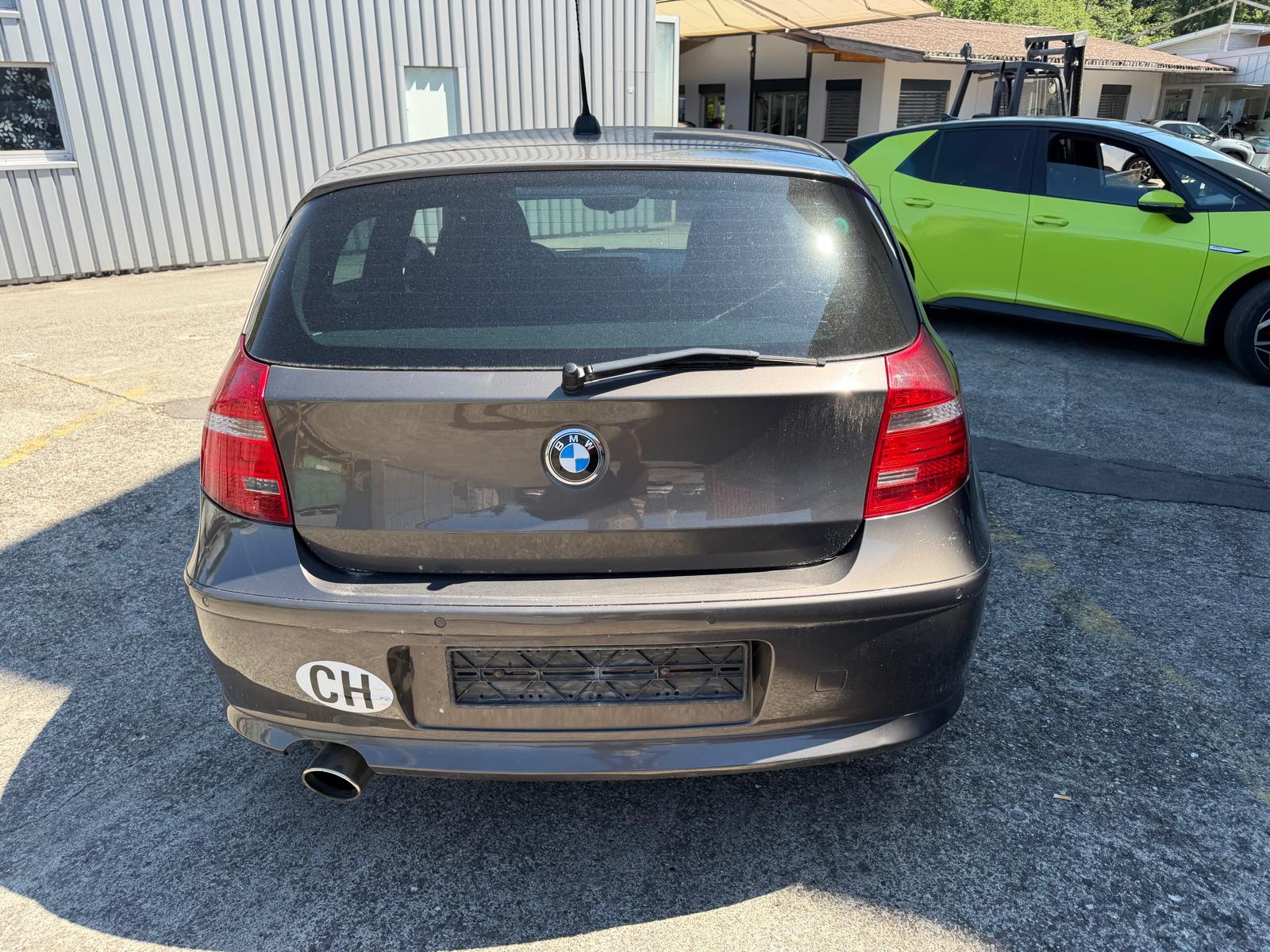 BMW 120i-image-1