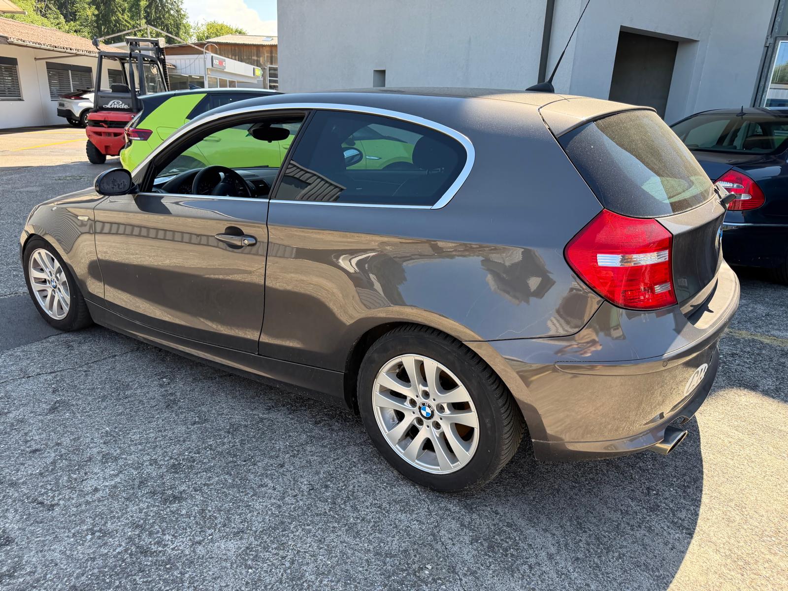 BMW 120i-image-5