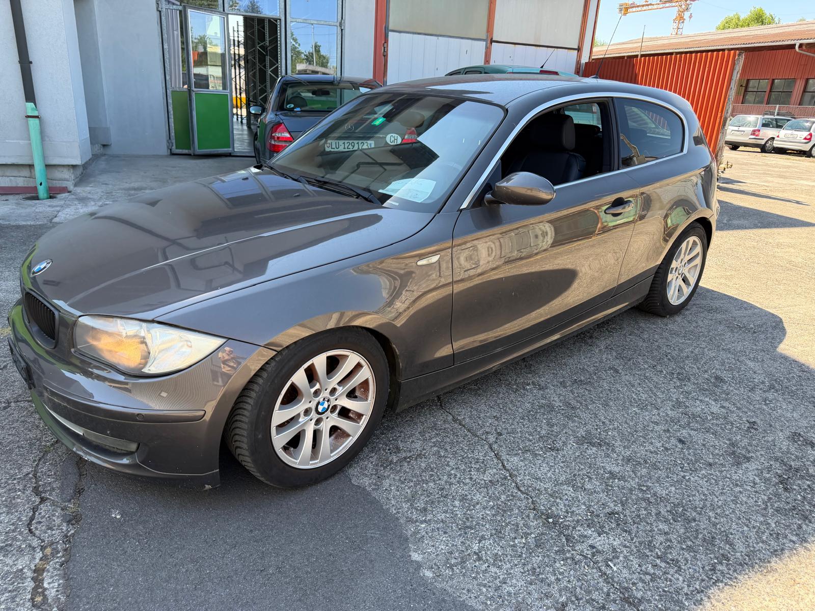 BMW 120i-image-3